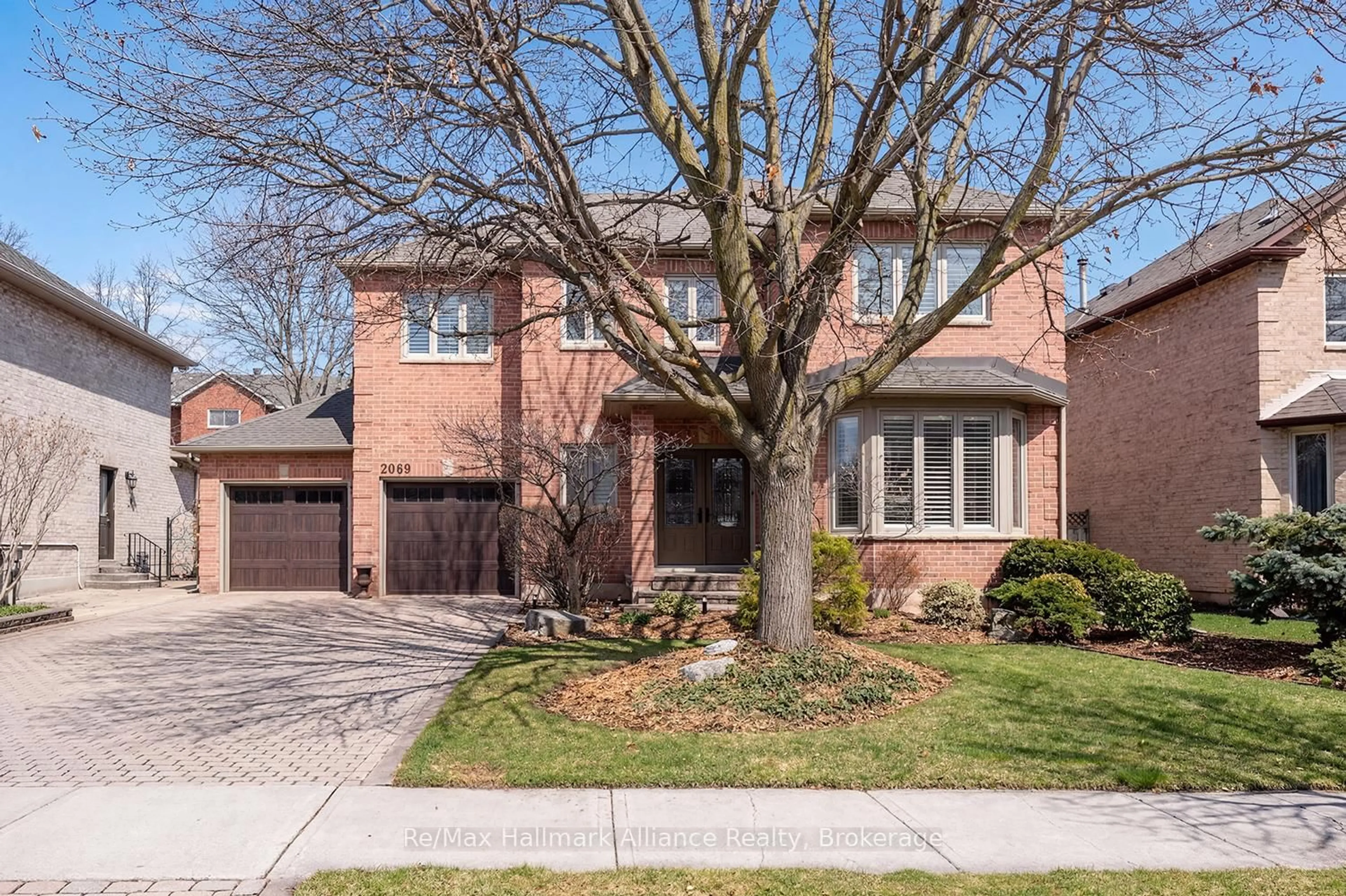 Home with brick exterior material, street for 2069 Nipigon Dr, Oakville Ontario L6H 4G3