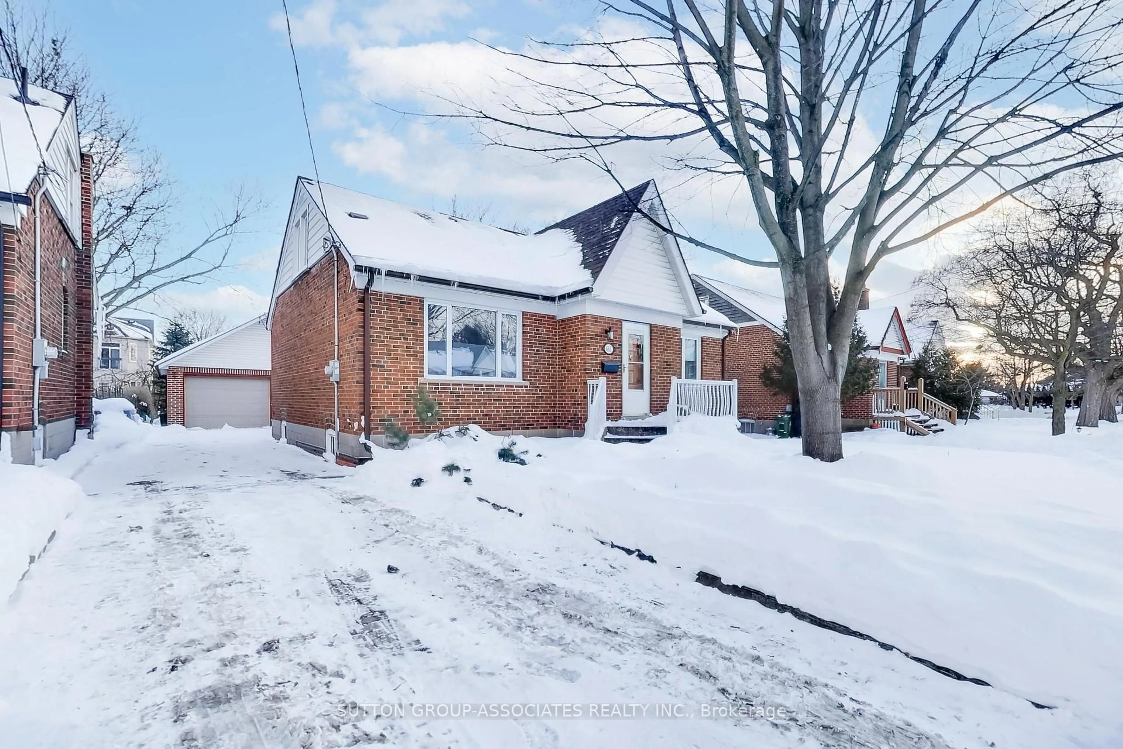 A pic from outside/outdoor area/front of a property/back of a property/a pic from drone, street for 683 Glengrove Ave, Toronto Ontario M6B 2J2