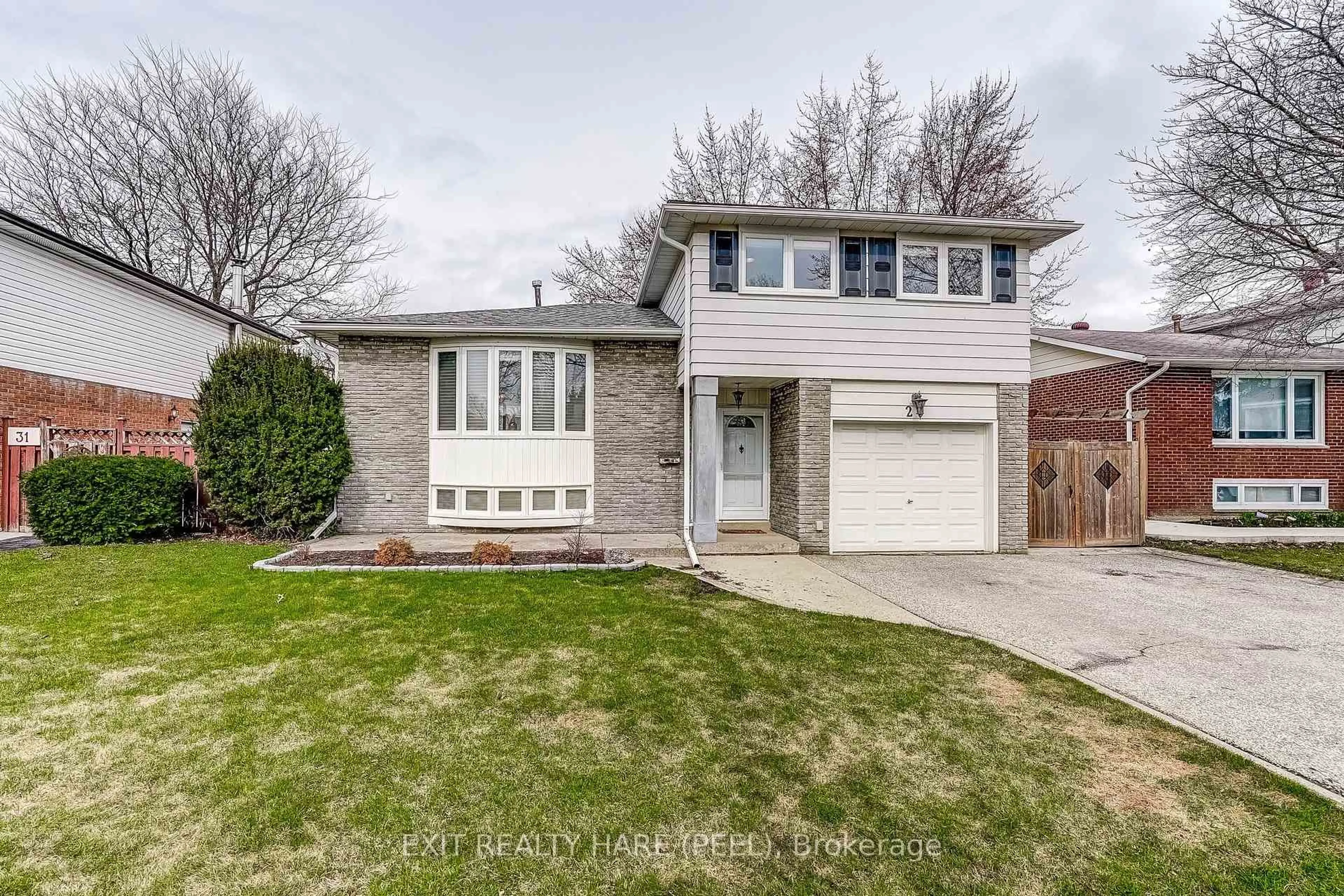 Home with brick exterior material, street for 29 Trotters Lane, Brampton Ontario L6Y 1B5