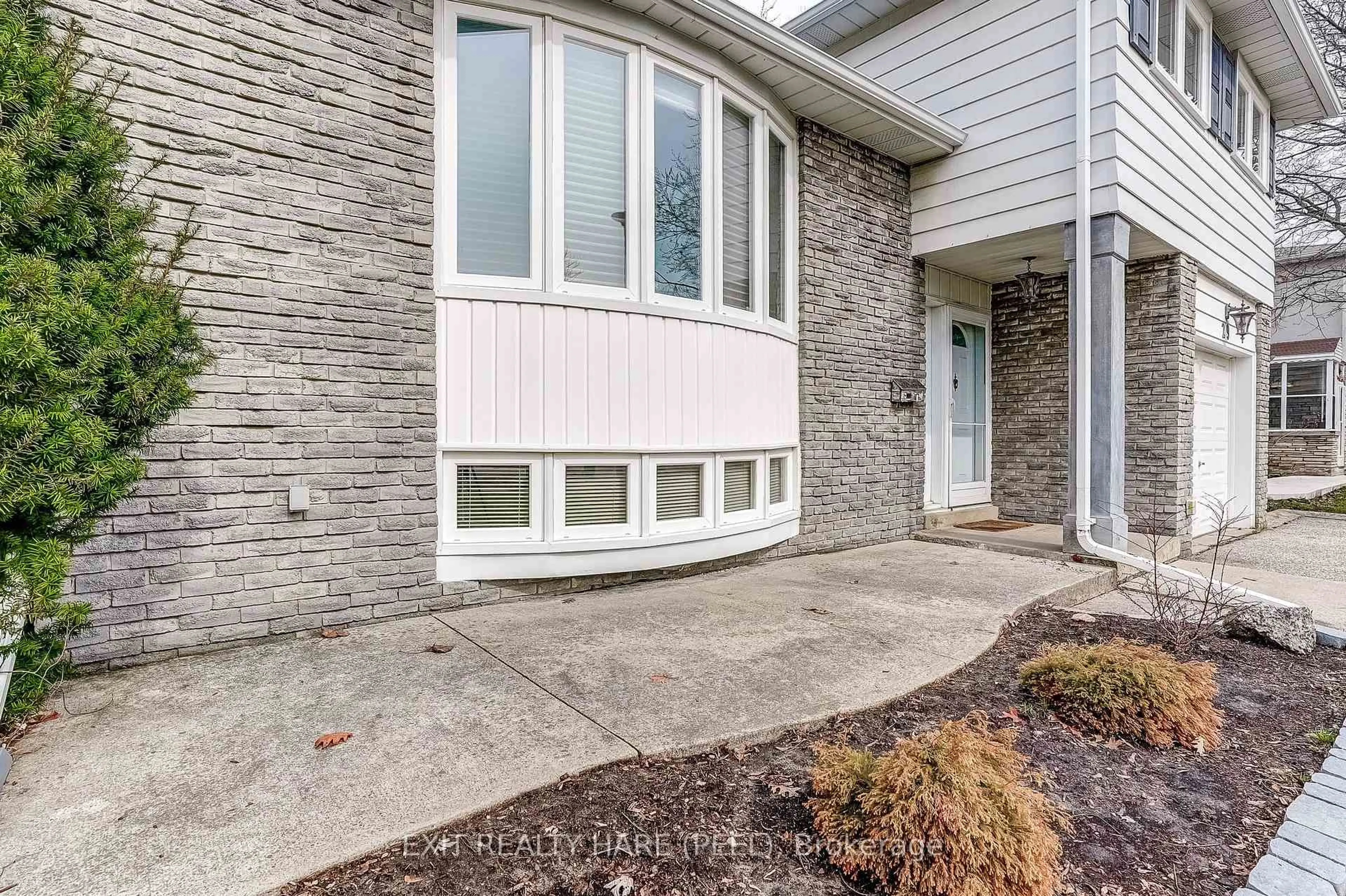 Home with brick exterior material, street for 29 Trotters Lane, Brampton Ontario L6Y 1B5