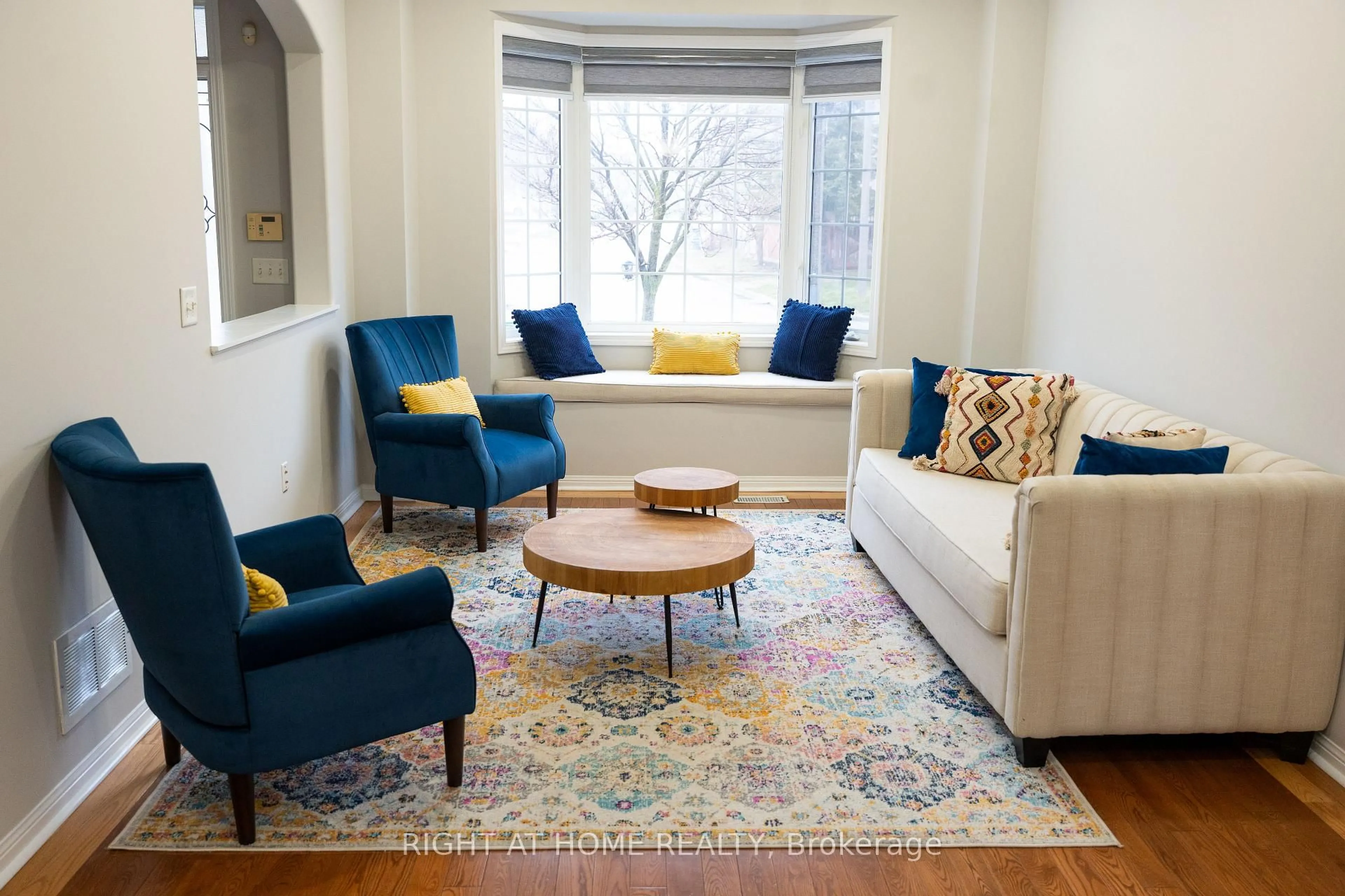 Living room with furniture, carpet floor for 137 Whitwell Dr, Brampton Ontario L6P 1L2