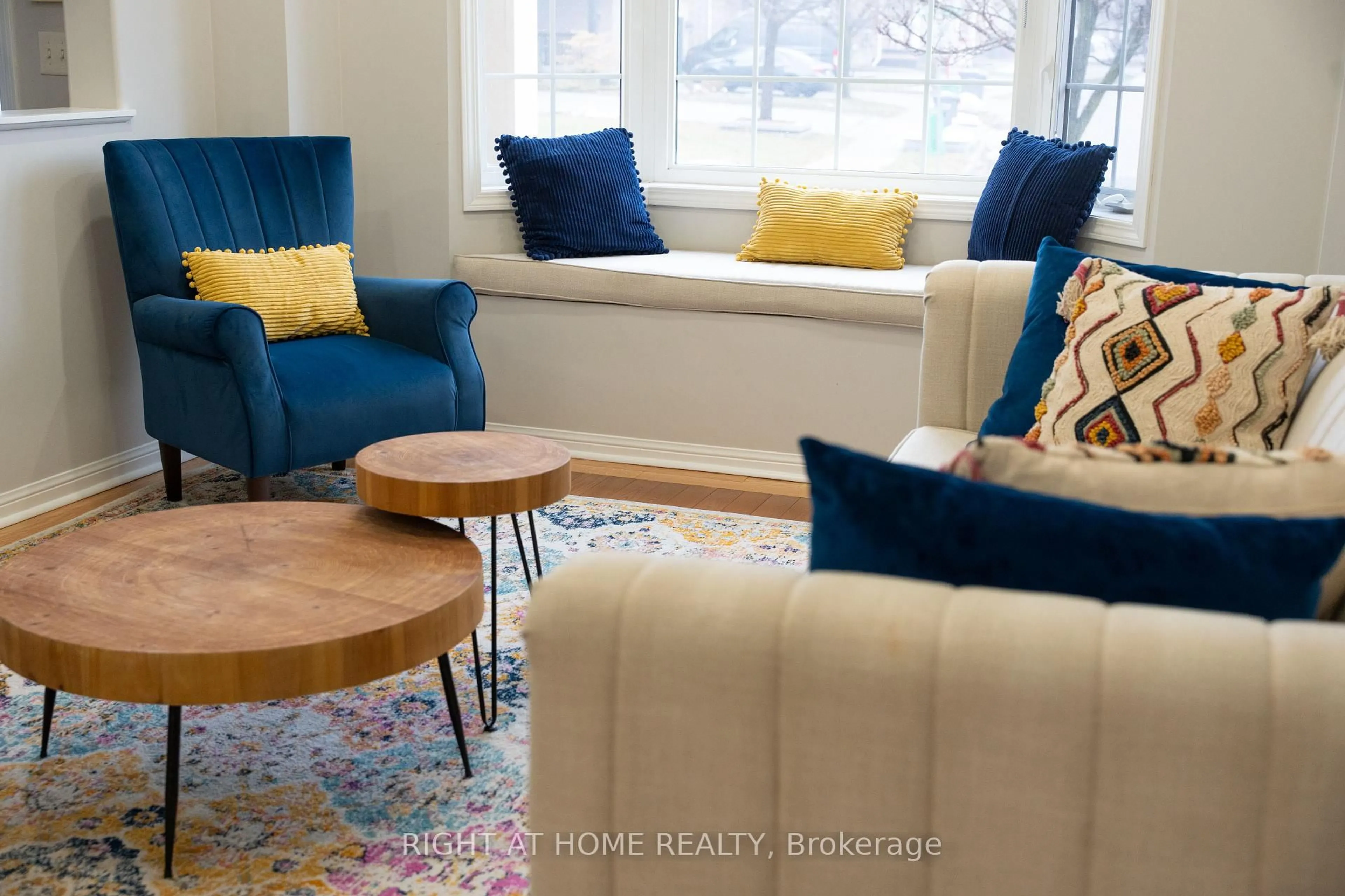 Living room with furniture, unknown for 137 Whitwell Dr, Brampton Ontario L6P 1L2