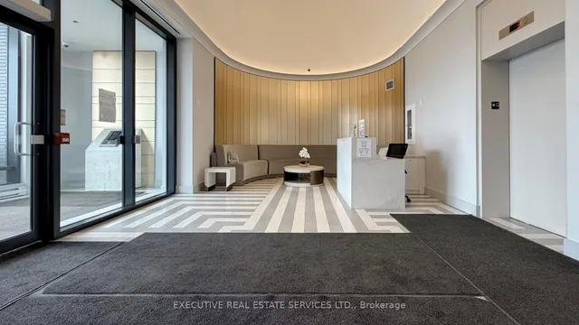 10 Gibbs Rd #624, Toronto 3