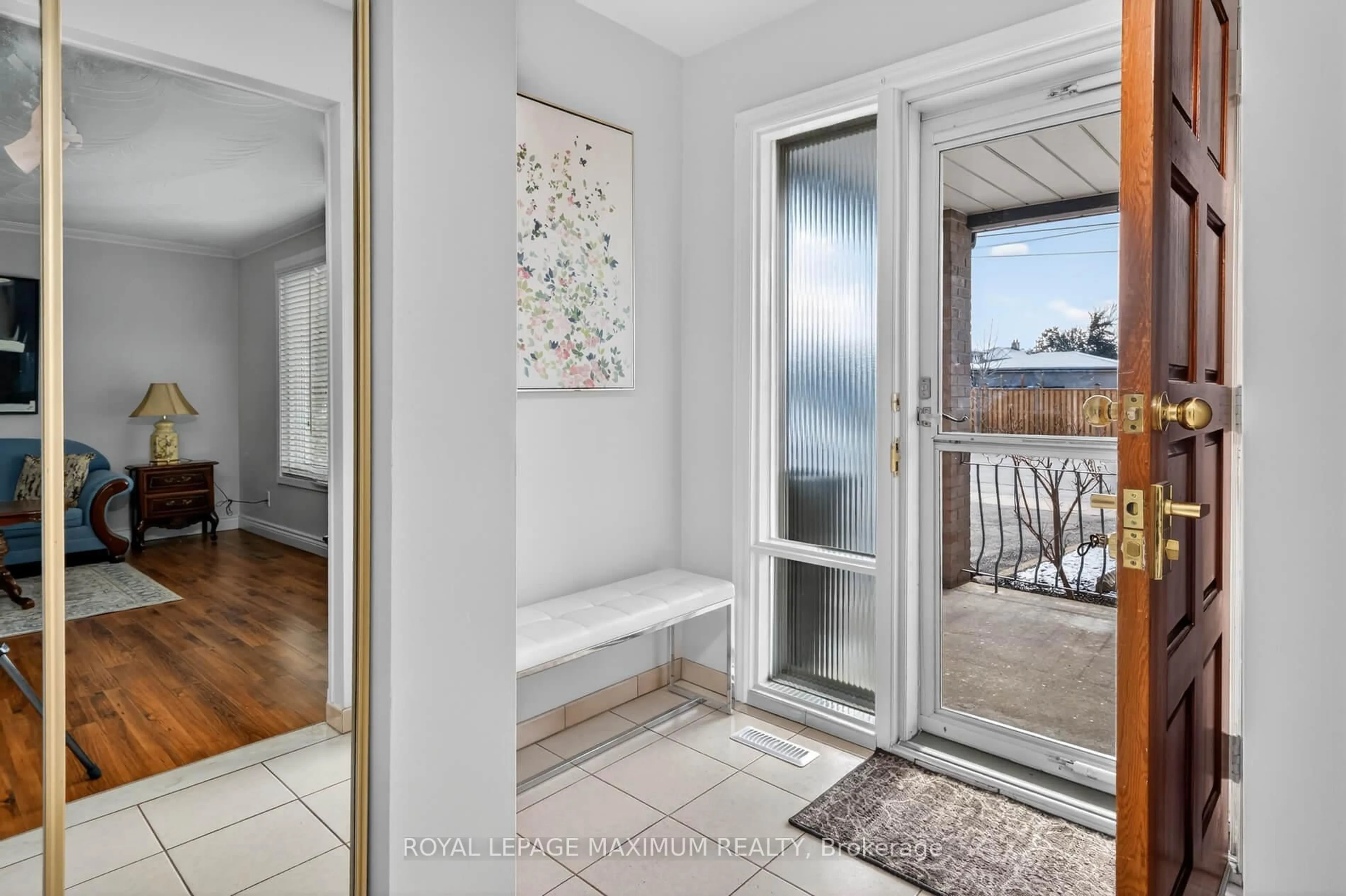 Indoor entryway for 94 Goldsboro Rd, Toronto Ontario M9L 1A8