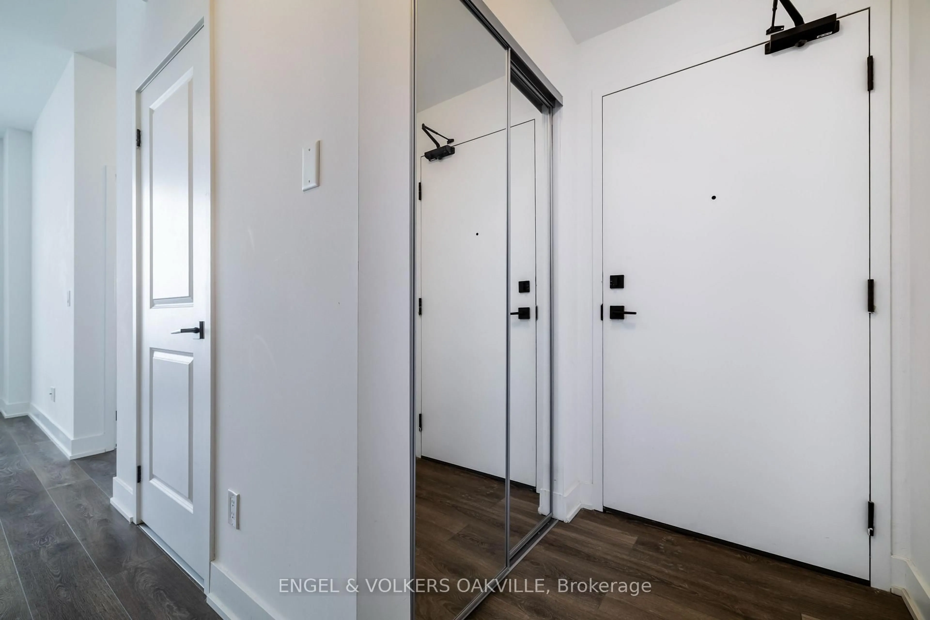 Indoor entryway for 2481 Taunton Rd #248, Oakville Ontario L6H 3R7