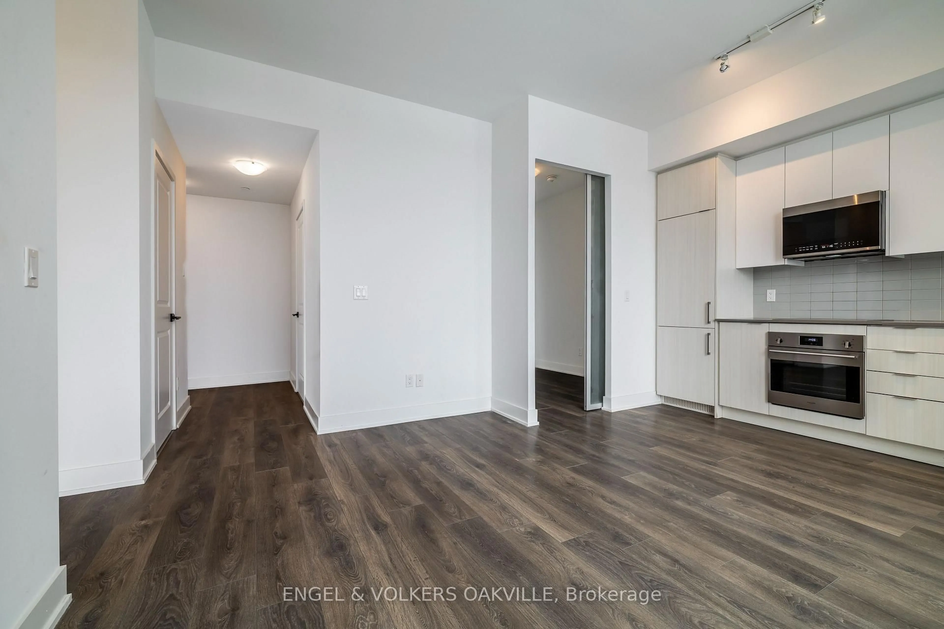 A pic of a room for 2481 Taunton Rd #248, Oakville Ontario L6H 3R7
