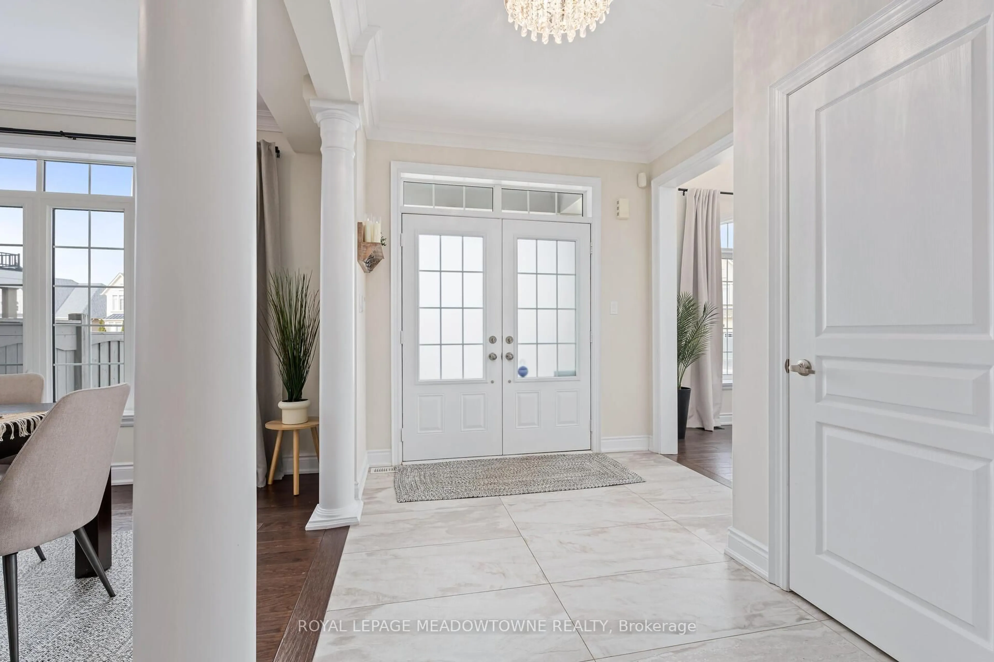 Indoor entryway for 67 Hidden Lake Tr, Halton Hills Ontario L7G 0K6