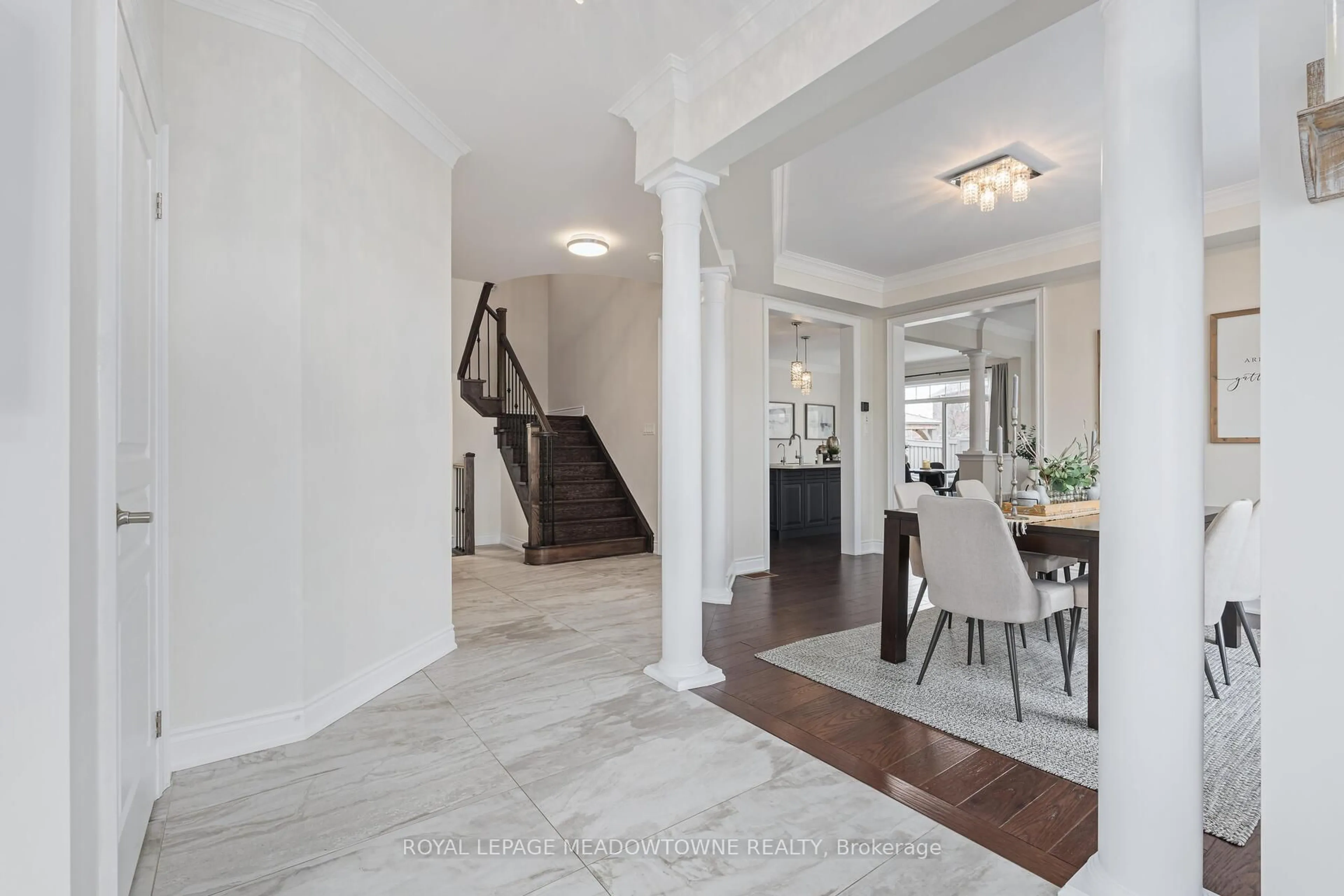 Indoor entryway for 67 Hidden Lake Tr, Halton Hills Ontario L7G 0K6