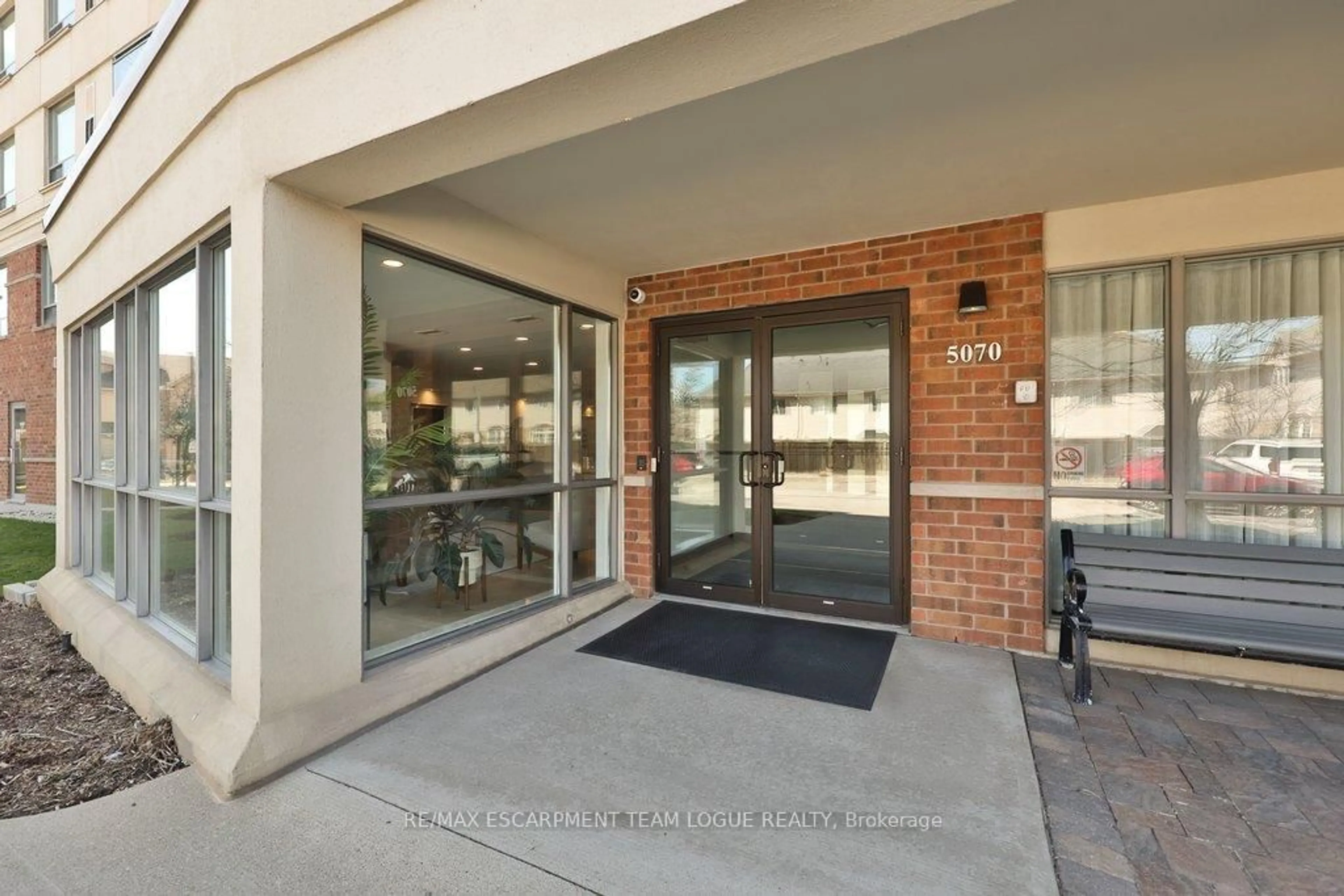 Unknown for 5070 Fairview St #102, Burlington Ontario L7L 0B8