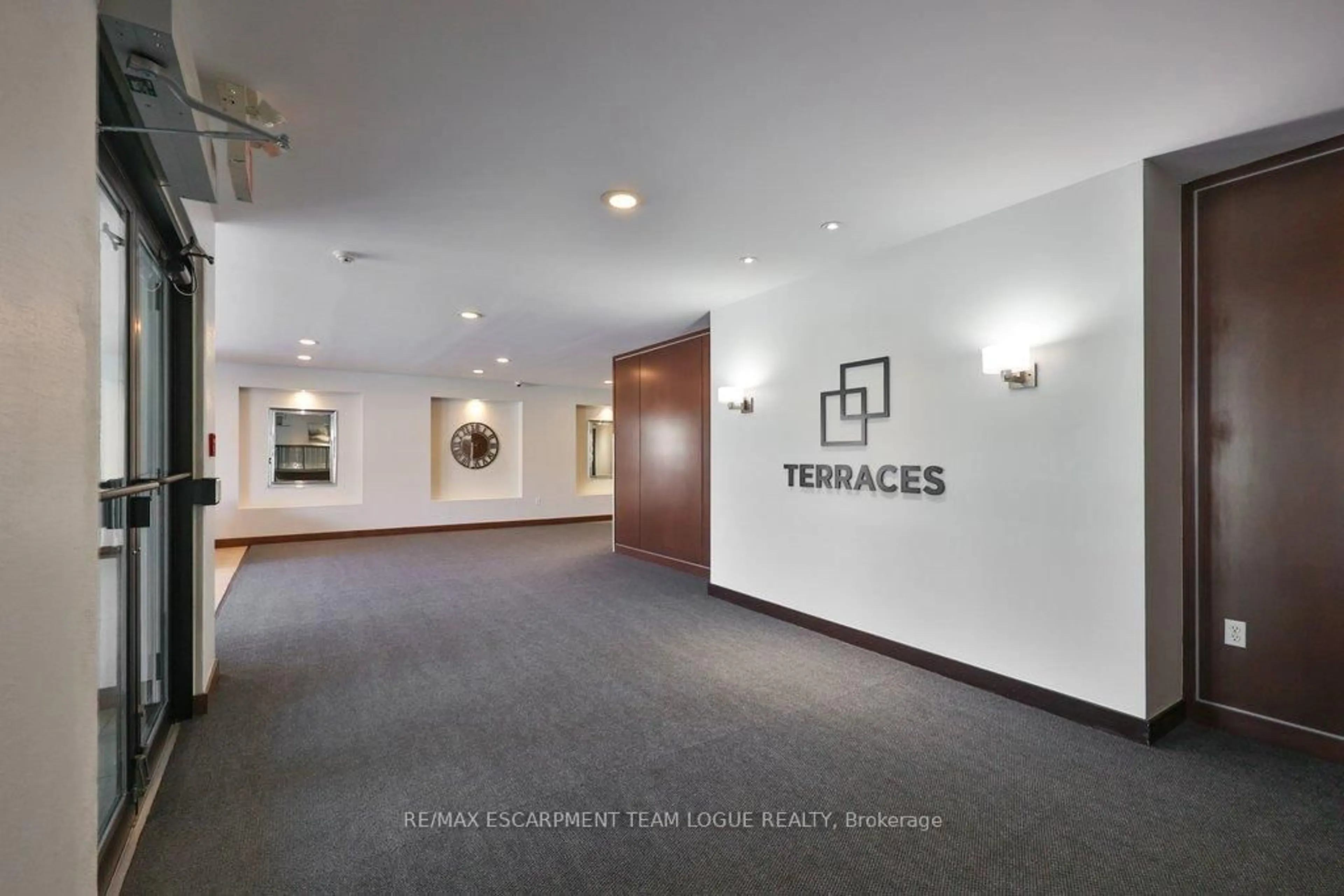 Unknown for 5070 Fairview St #102, Burlington Ontario L7L 0B8