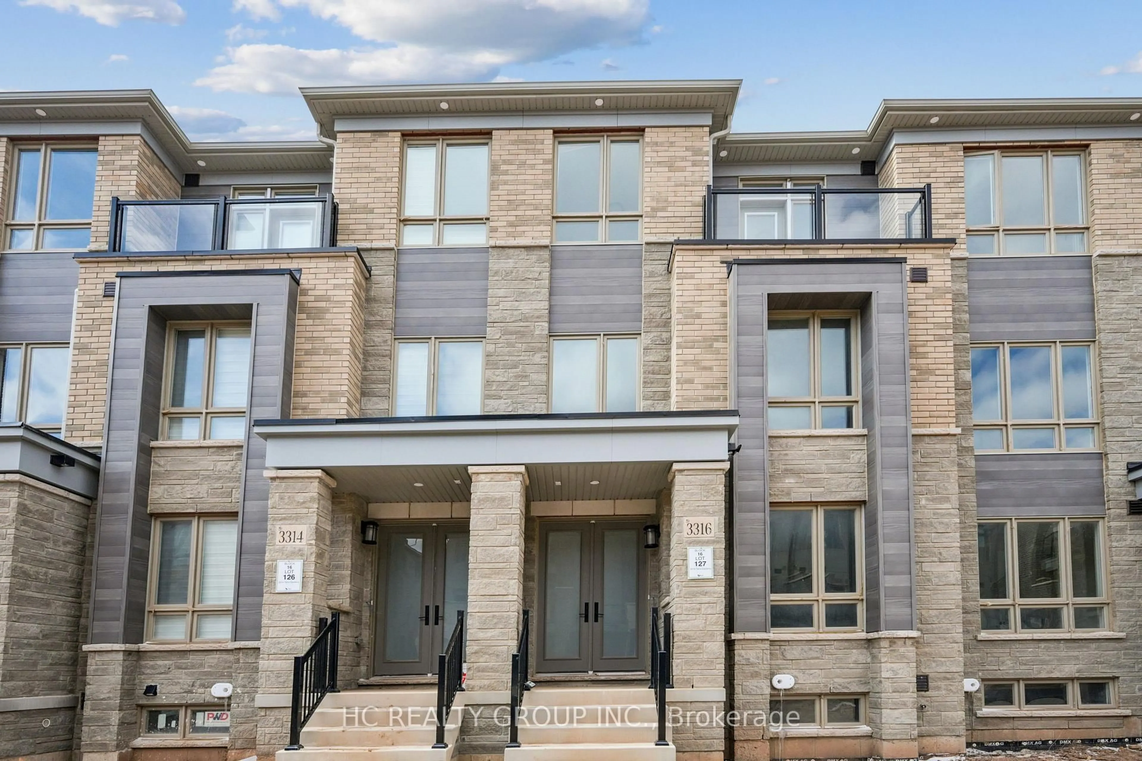 Home with brick exterior material, building for 3316 Taha Gdns, Oakville Ontario L6M 5S1