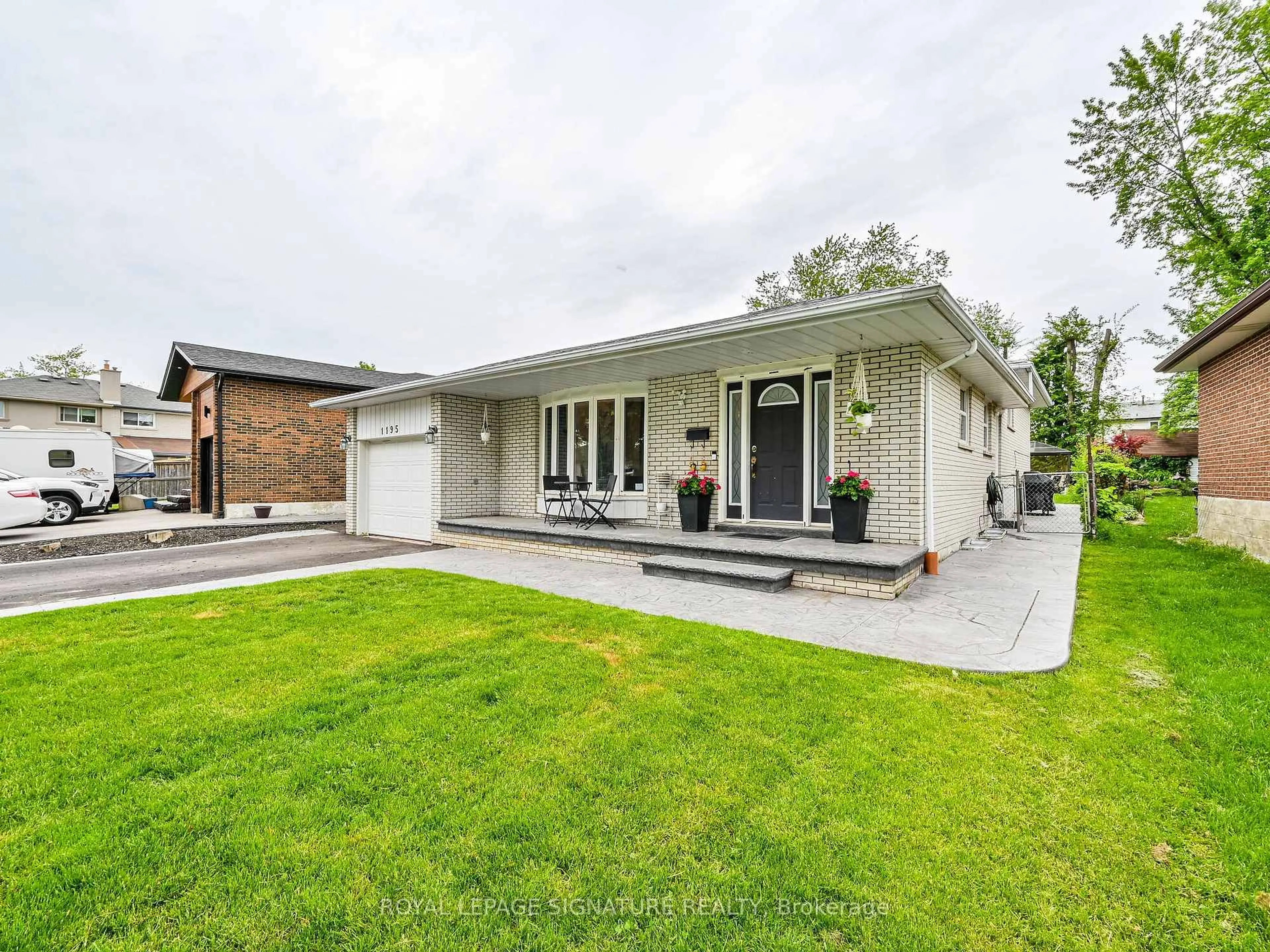 Home with brick exterior material, street for 1195 Chada Ave, Mississauga Ontario L5C 1P8