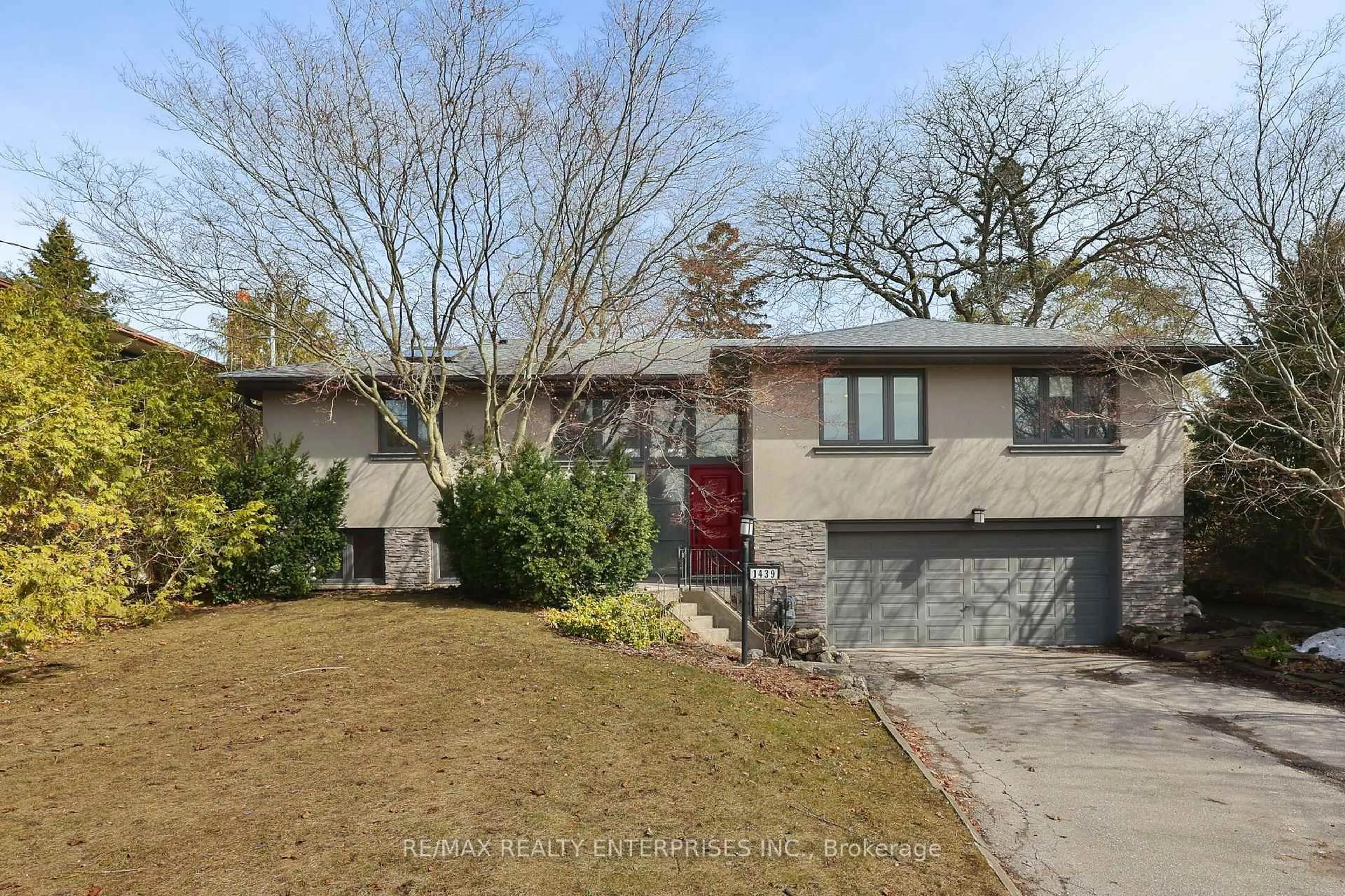 Home with brick exterior material, street for 1439 Larchview Tr, Mississauga Ontario L5E 3C2