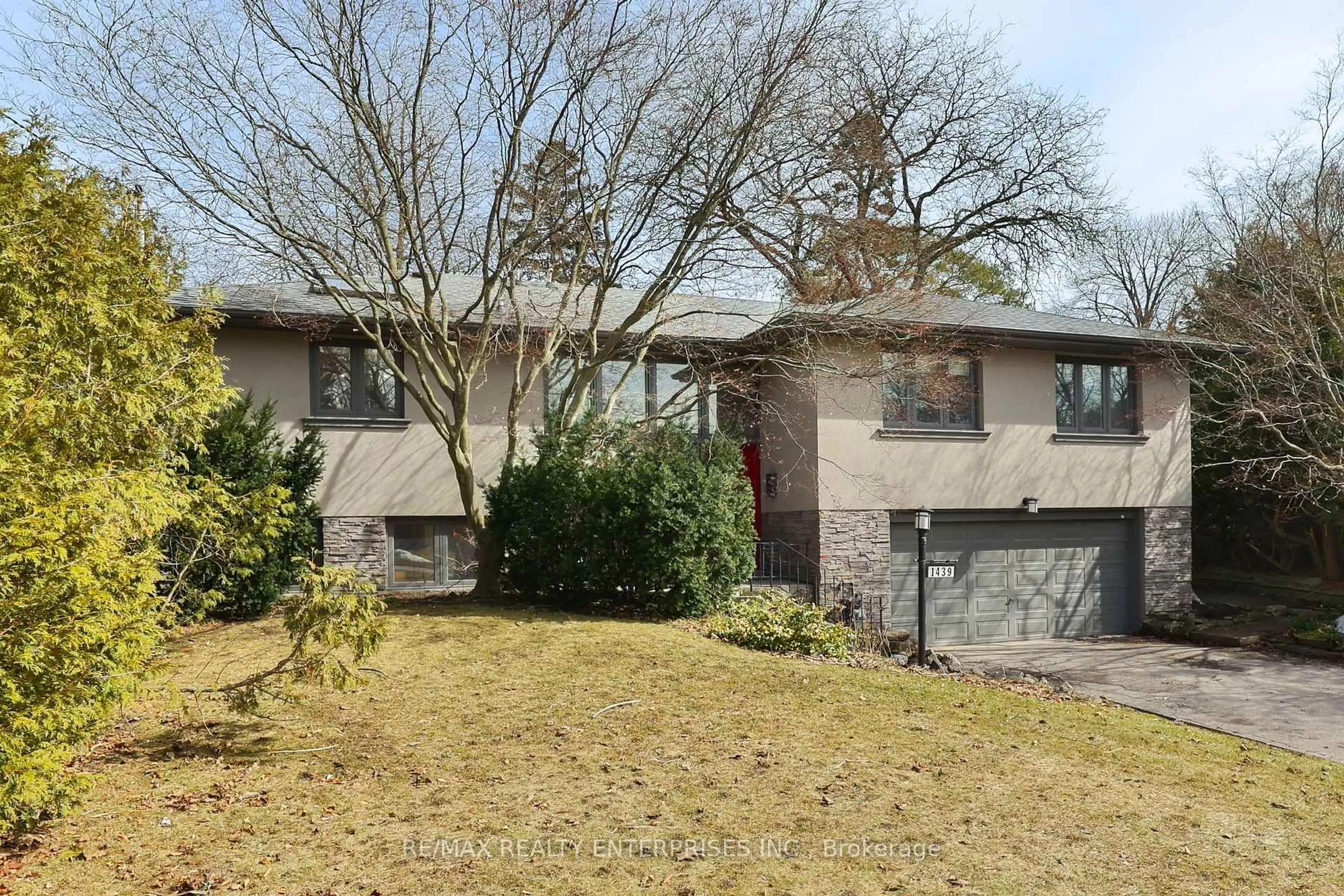 Home with brick exterior material, street for 1439 Larchview Tr, Mississauga Ontario L5E 3C2