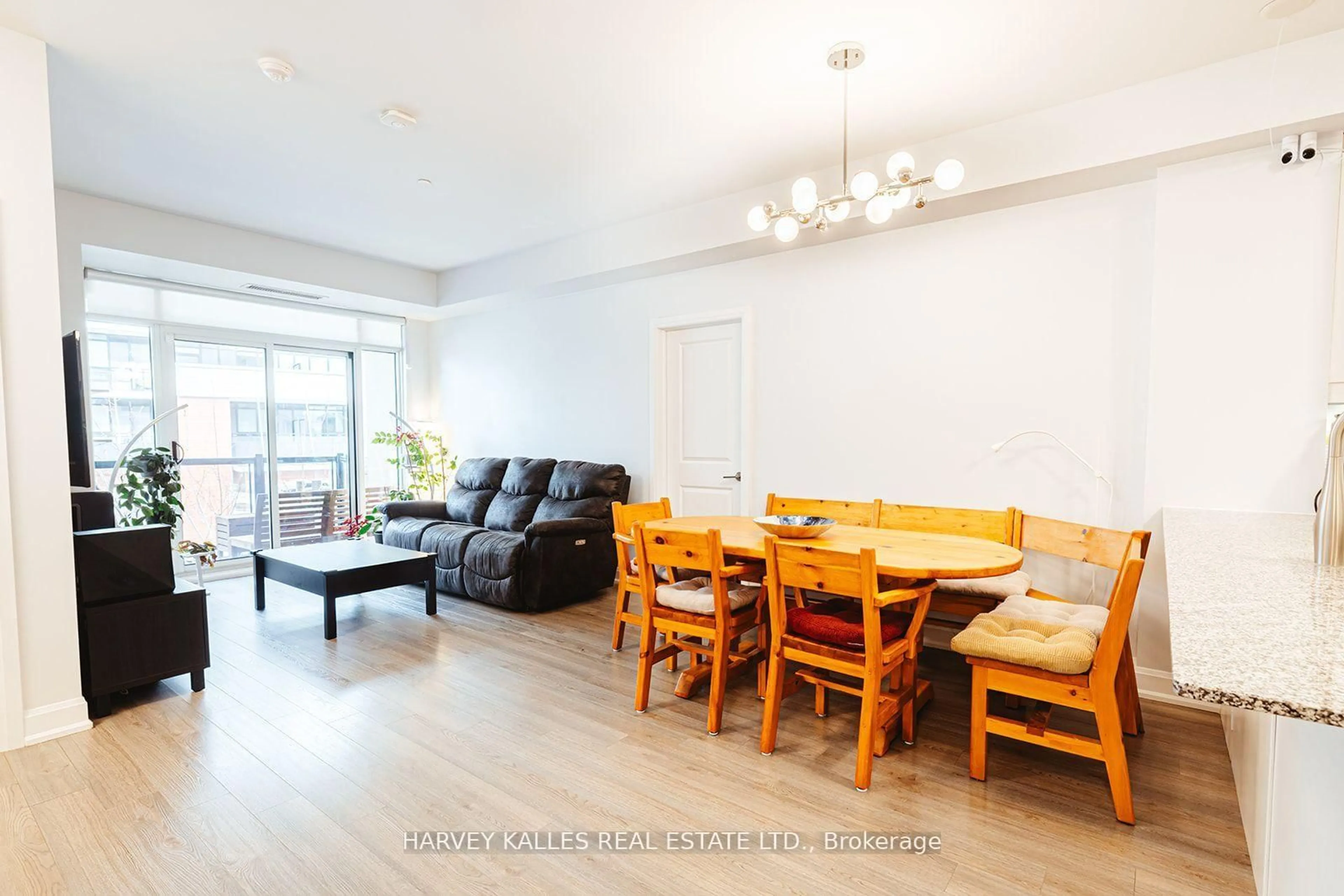 Dining room, wood/laminate floor for 216 Oak Park Blvd #227, Oakville Ontario L6H 0K3