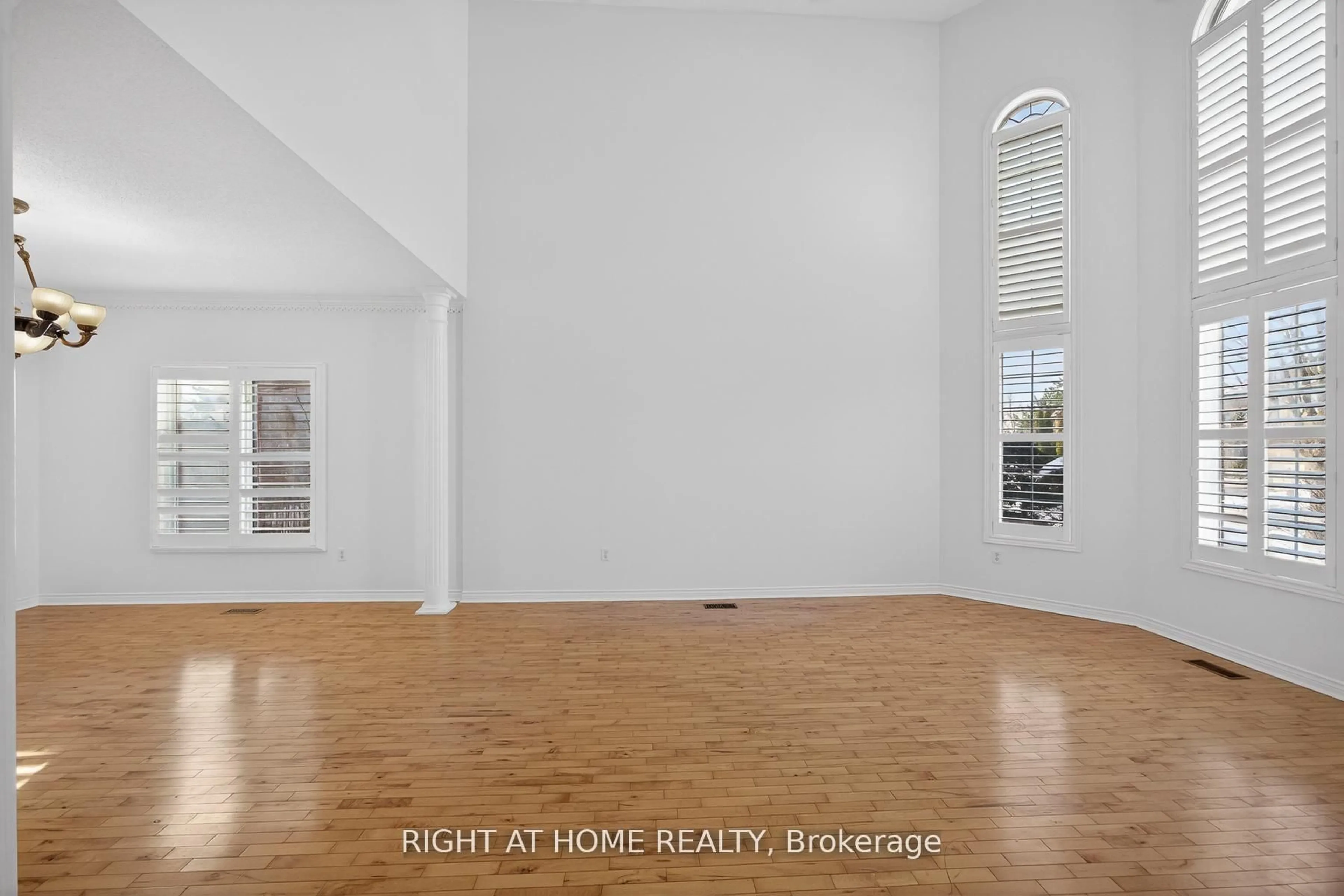 A pic of a room for 2013 ROSEMOUNT Cres, Oakville Ontario L6M 3A5