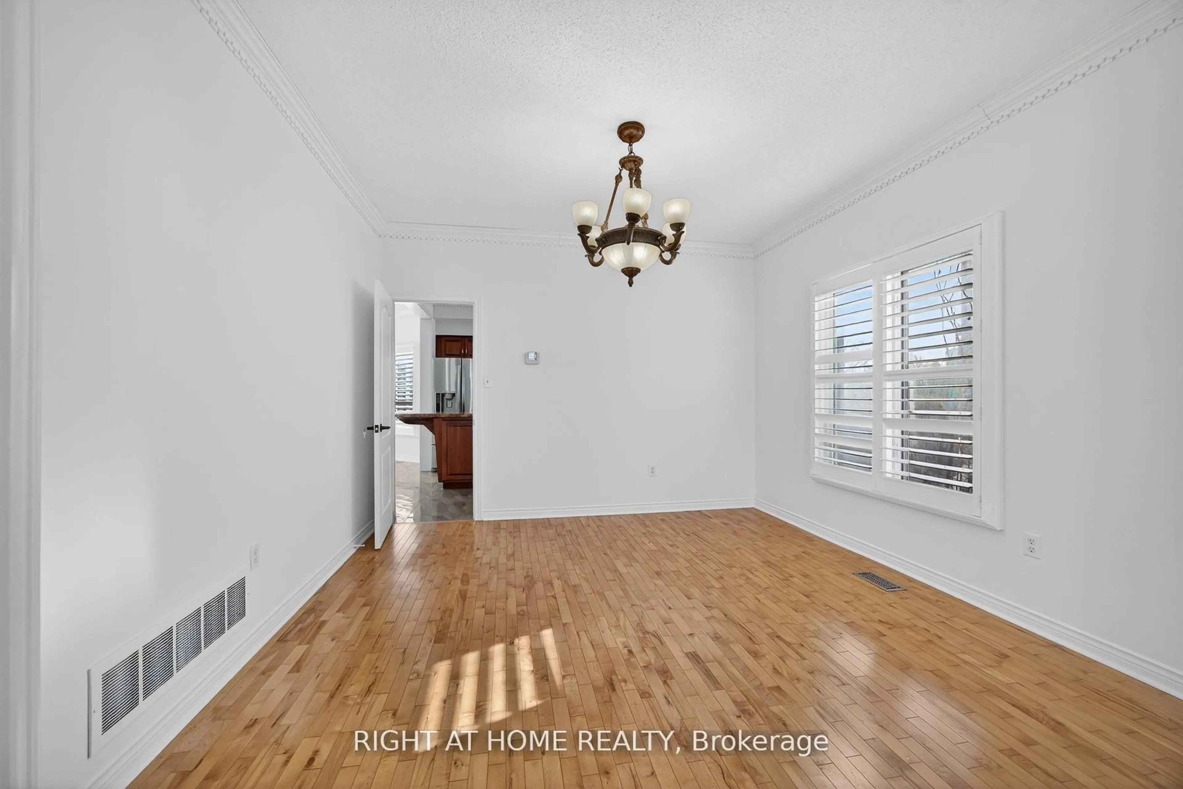 A pic of a room for 2013 ROSEMOUNT Cres, Oakville Ontario L6M 3A5