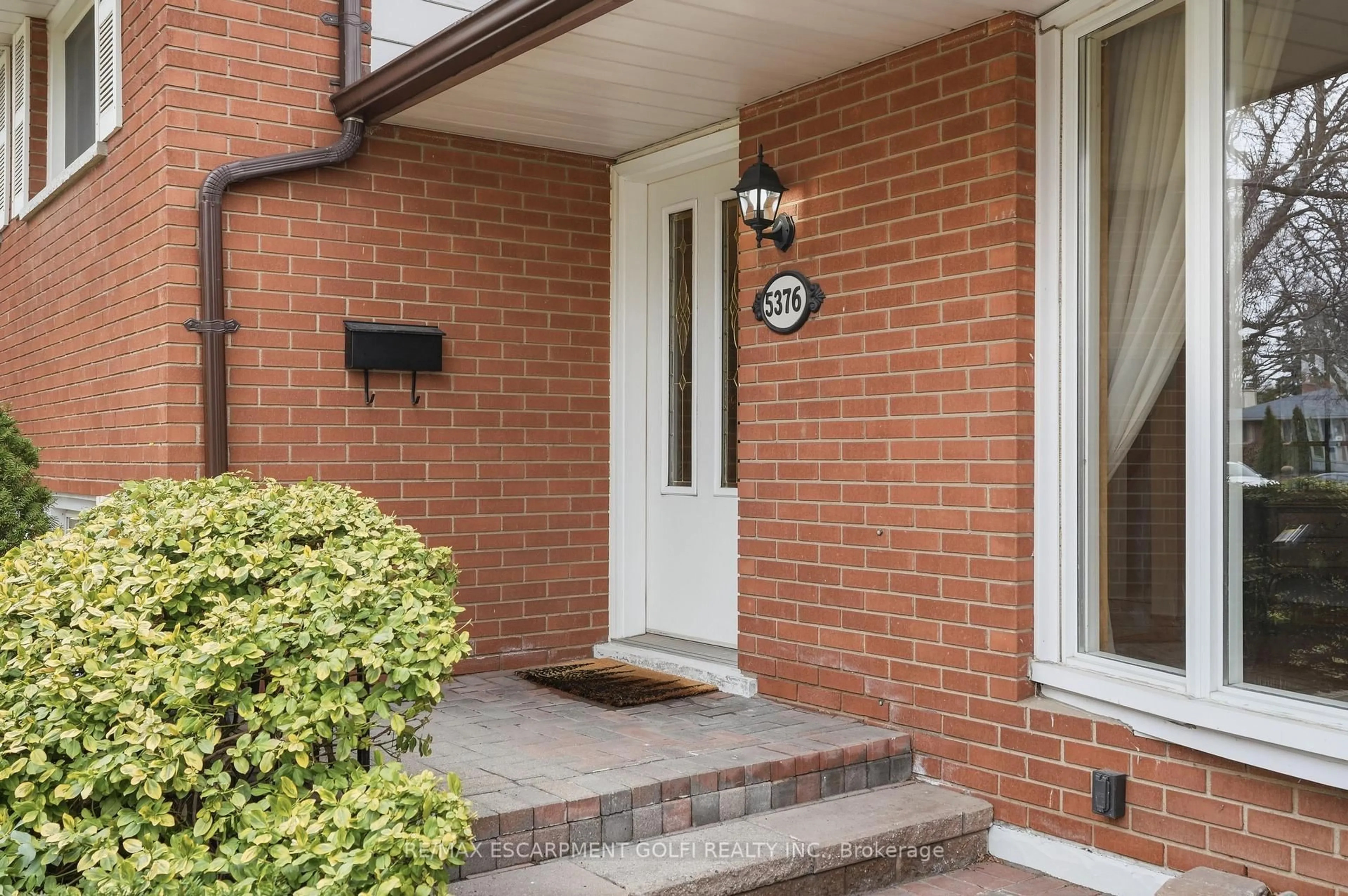 Home with brick exterior material, street for 5376 Spruce Ave, Burlington Ontario L7L 1N7