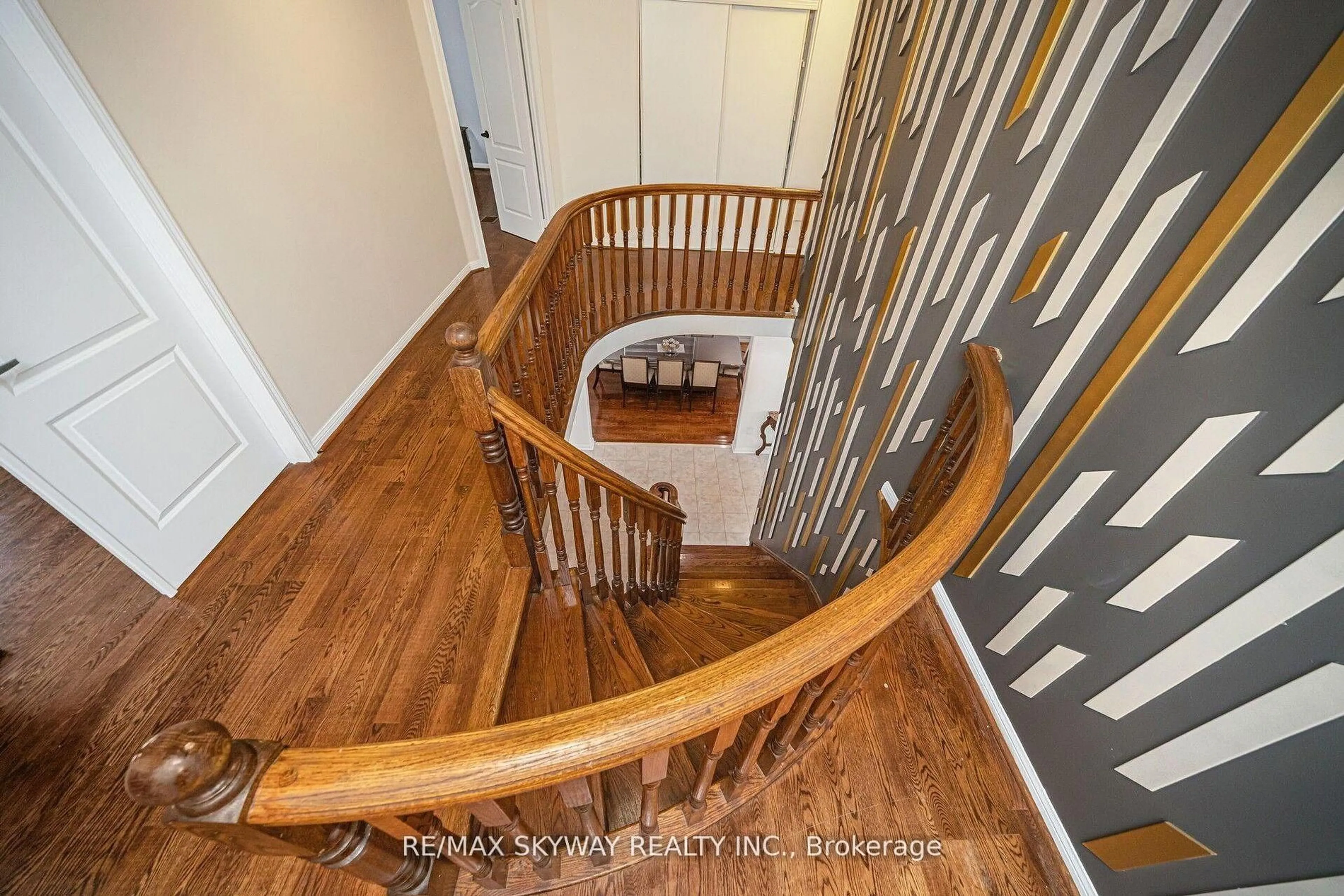 Stairs for 104 Whitwell Dr, Brampton Ontario L6P 1L2