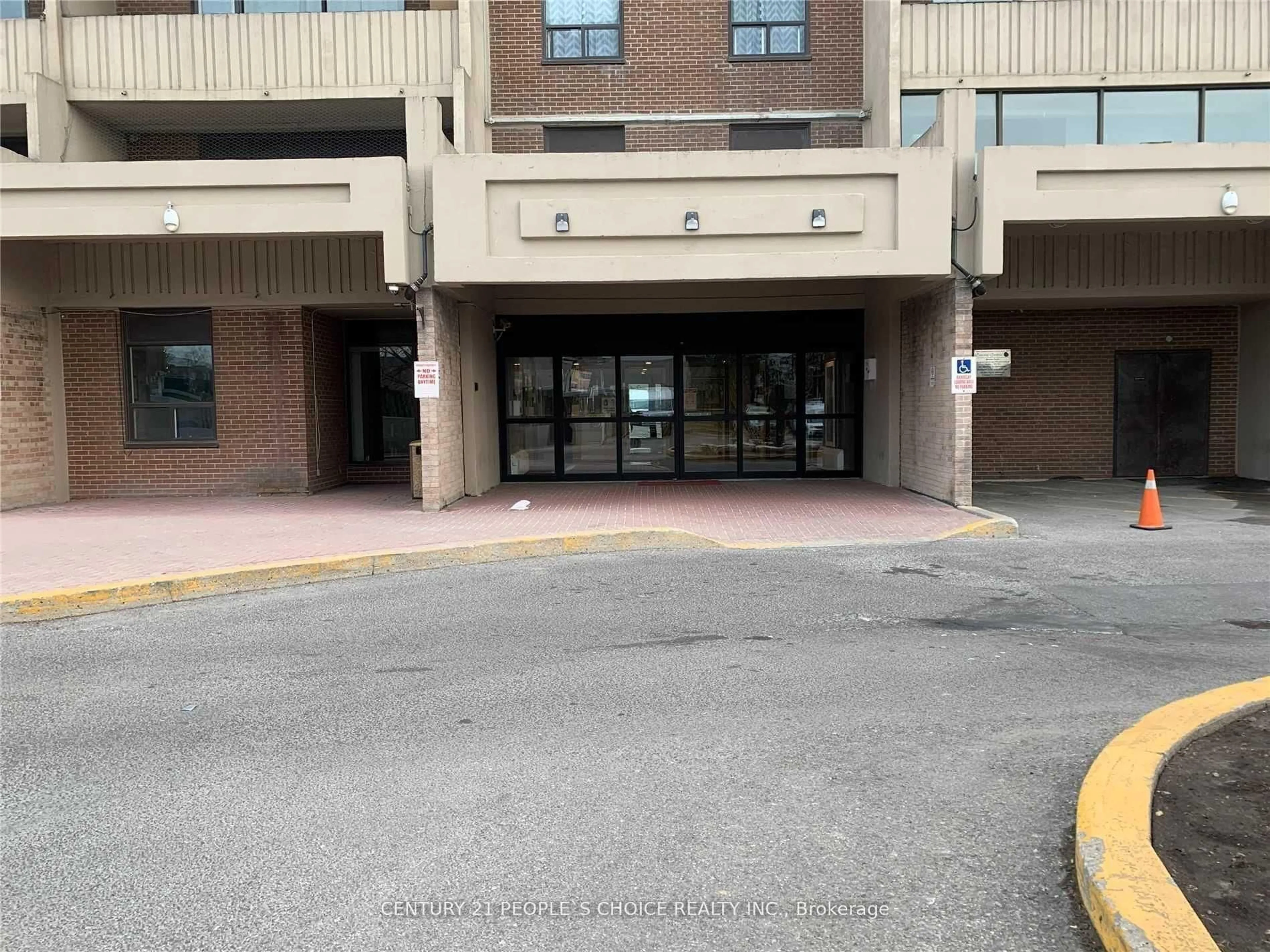 Indoor foyer for 3390 Weston Rd #301, Toronto Ontario M9M 2X3