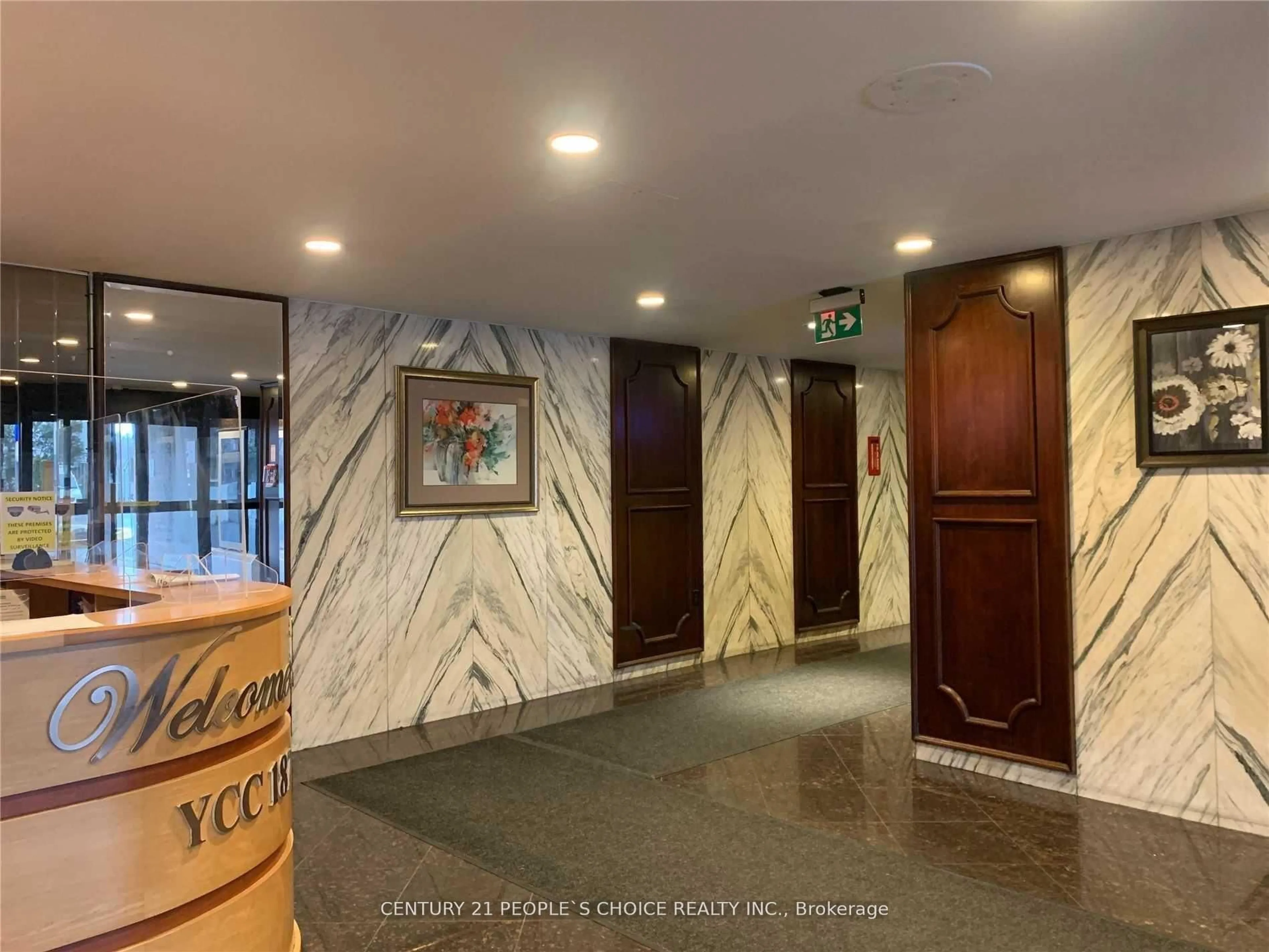 Indoor foyer for 3390 Weston Rd #301, Toronto Ontario M9M 2X3