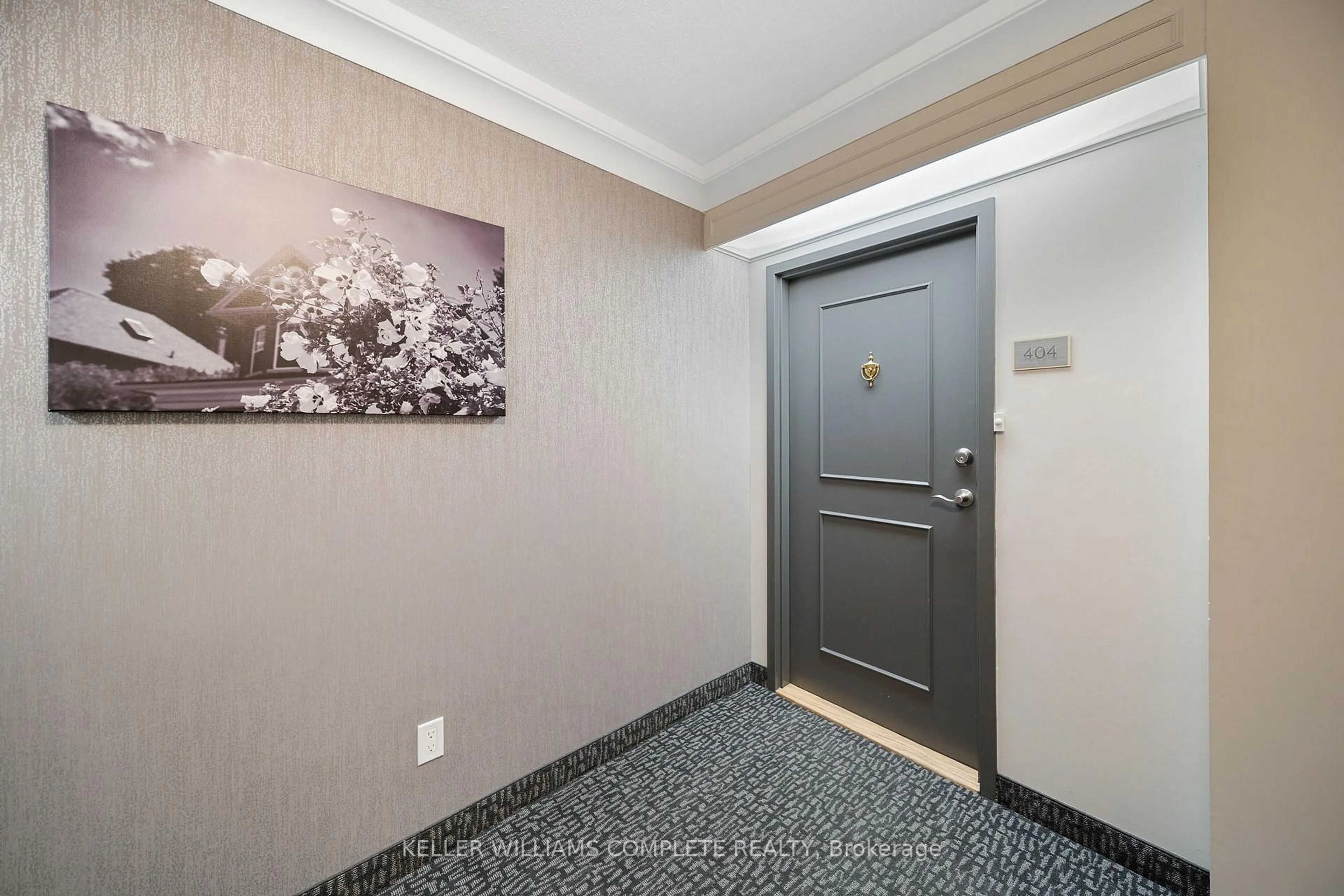 Indoor entryway for 1272 Ontario St #404, Burlington Ontario L7S 2L8