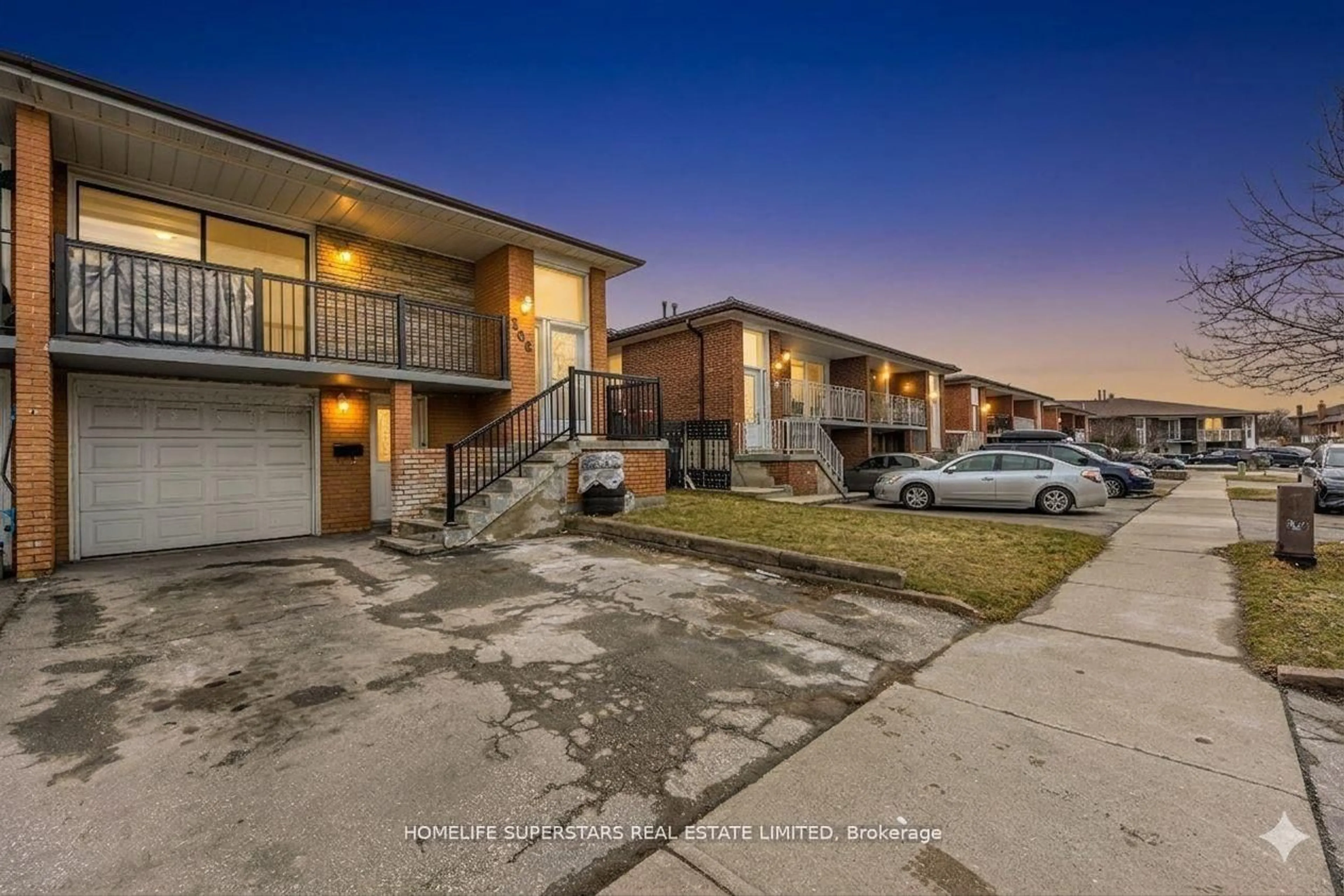 A pic from outside/outdoor area/front of a property/back of a property/a pic from drone, street for 306 Royal Salisbury Way, Brampton Ontario L6V 3G5