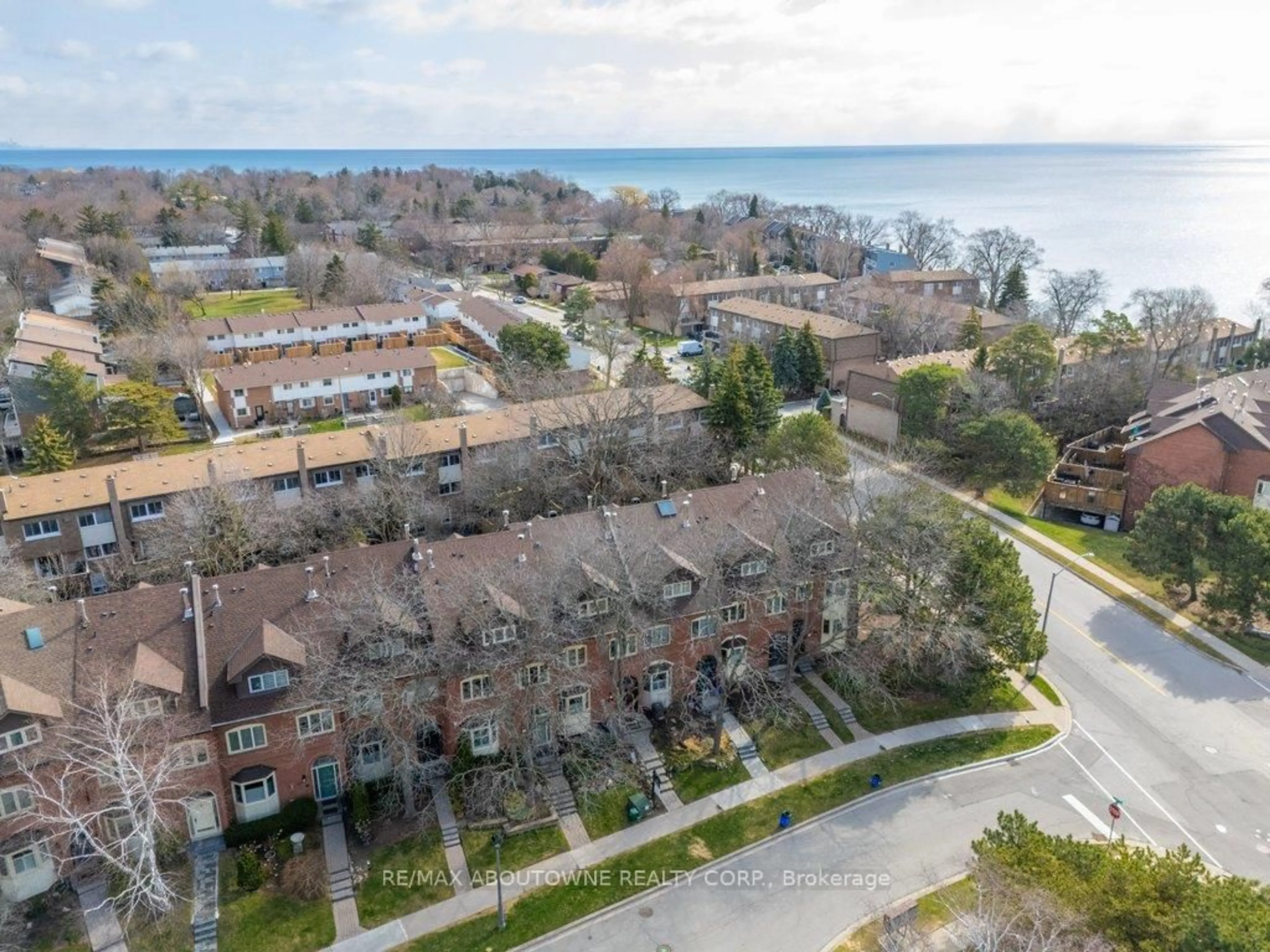 A pic from outside/outdoor area/front of a property/back of a property/a pic from drone, water/lake/river/ocean view for 45 Tradewind Dr, Oakville Ontario L6L 6K9