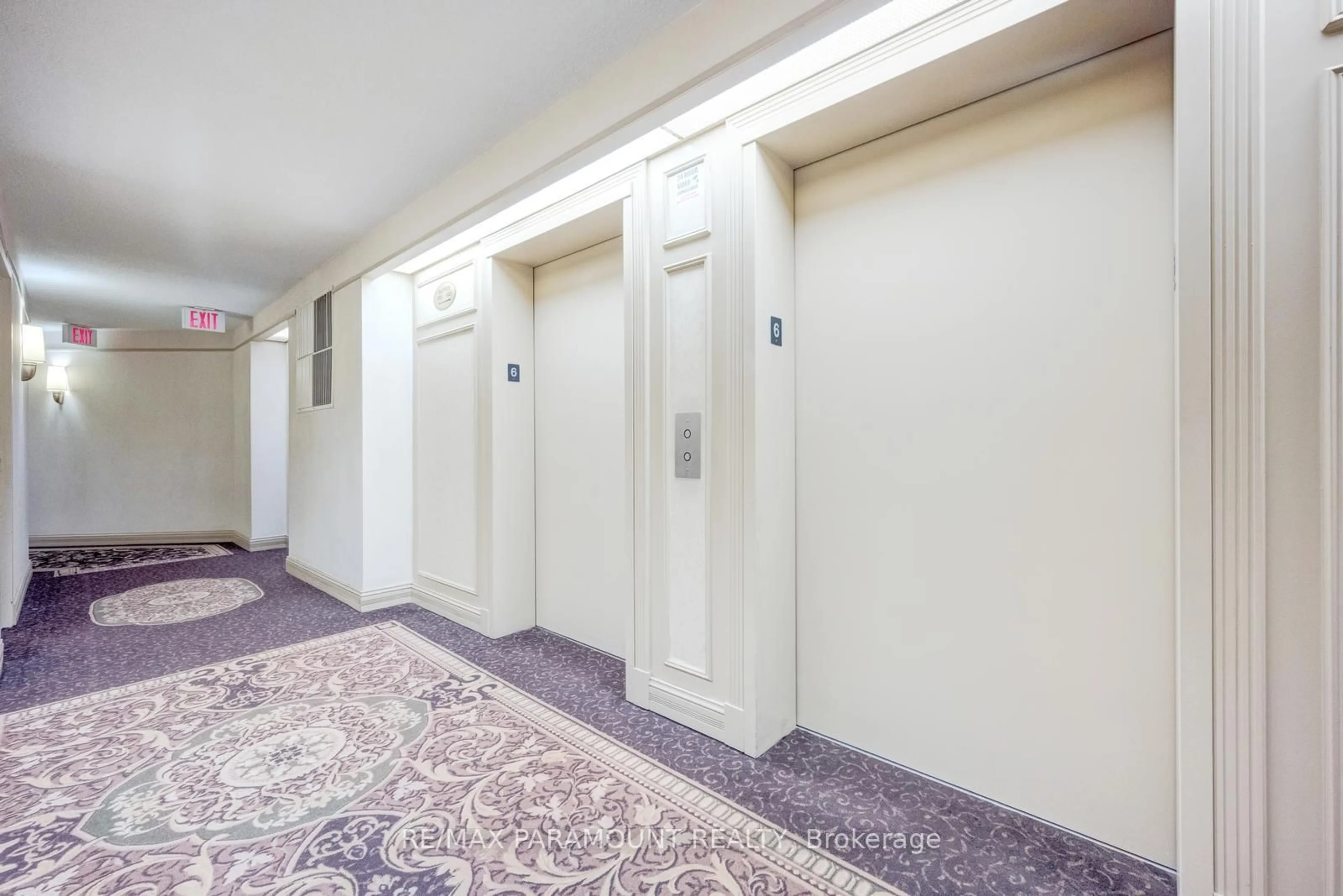 Indoor foyer for 25 Kingsbridge Garden Circ #616, Mississauga Ontario L5R 4B1