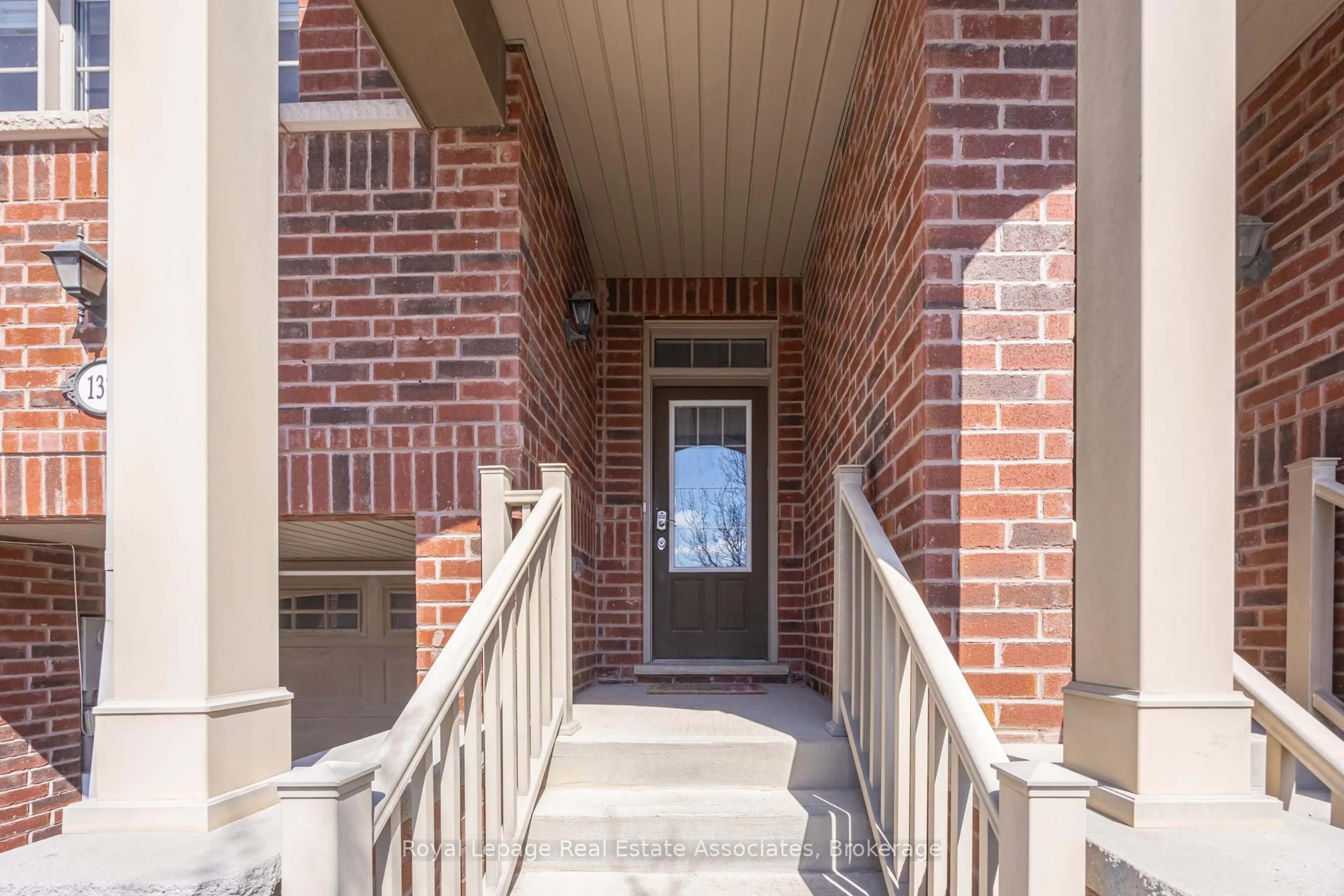 Unknown for 1376 Granrock Cres, Mississauga Ontario L5V 0E1