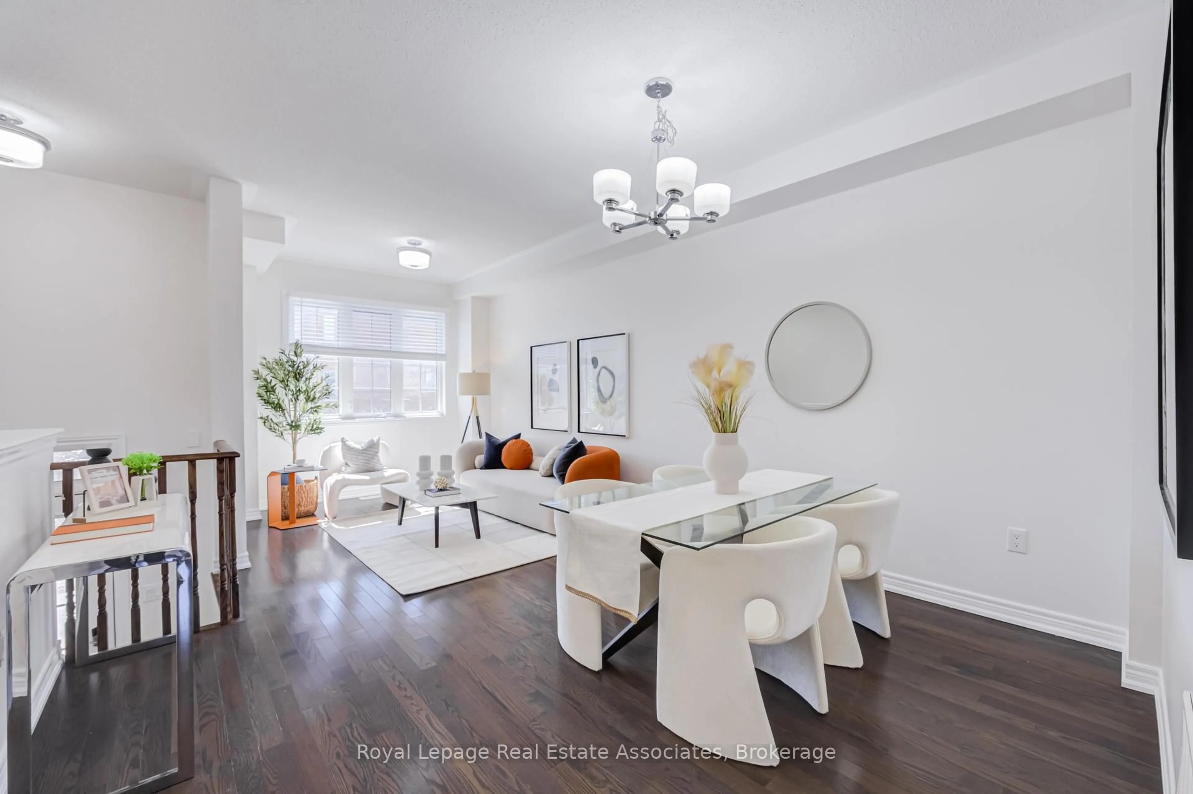 Living room with furniture, unknown for 1376 Granrock Cres, Mississauga Ontario L5V 0E1