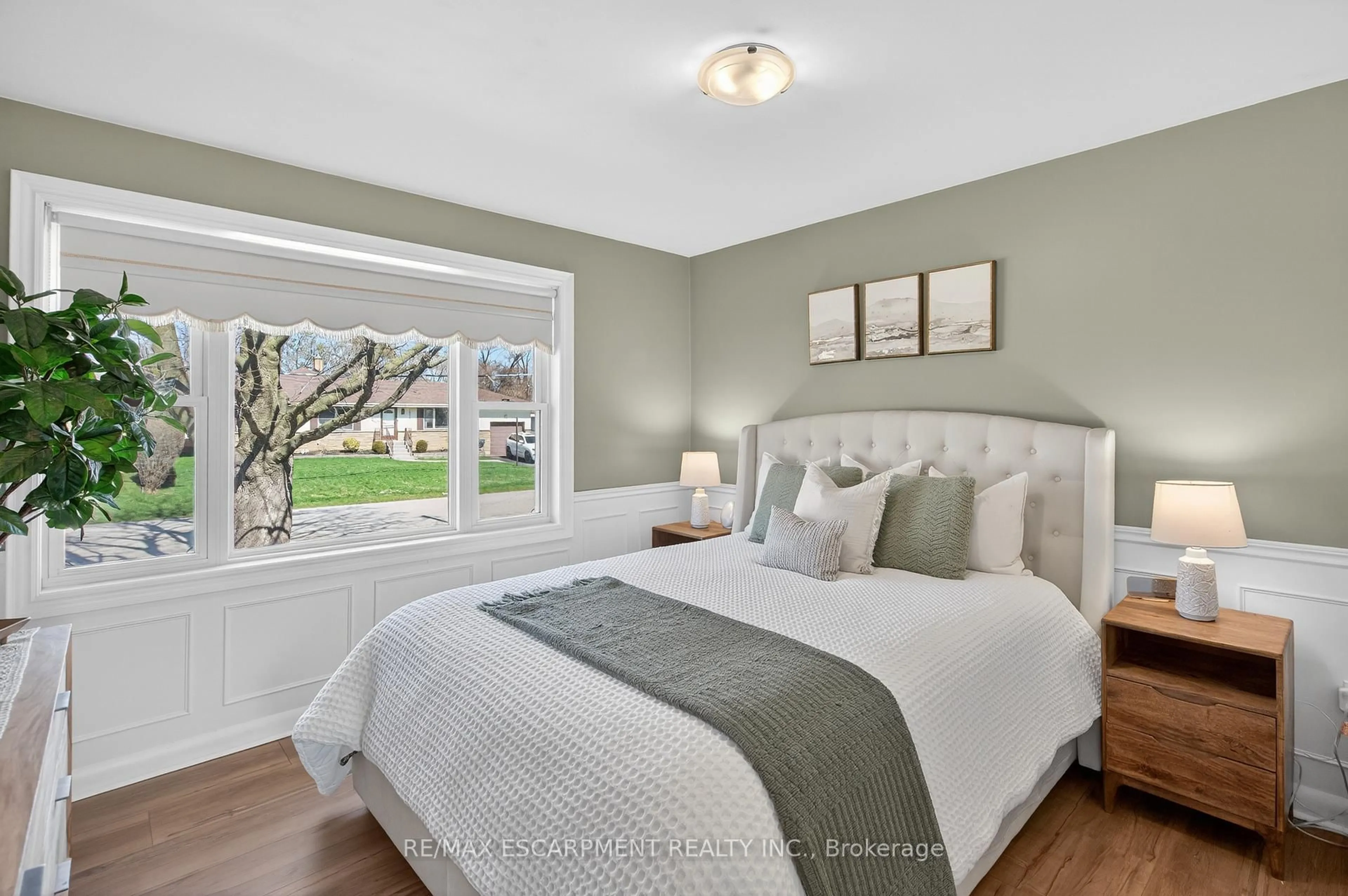 Bedroom with bed, unknown for 1055 Shepherd's Dr, Burlington Ontario L7T 3R4