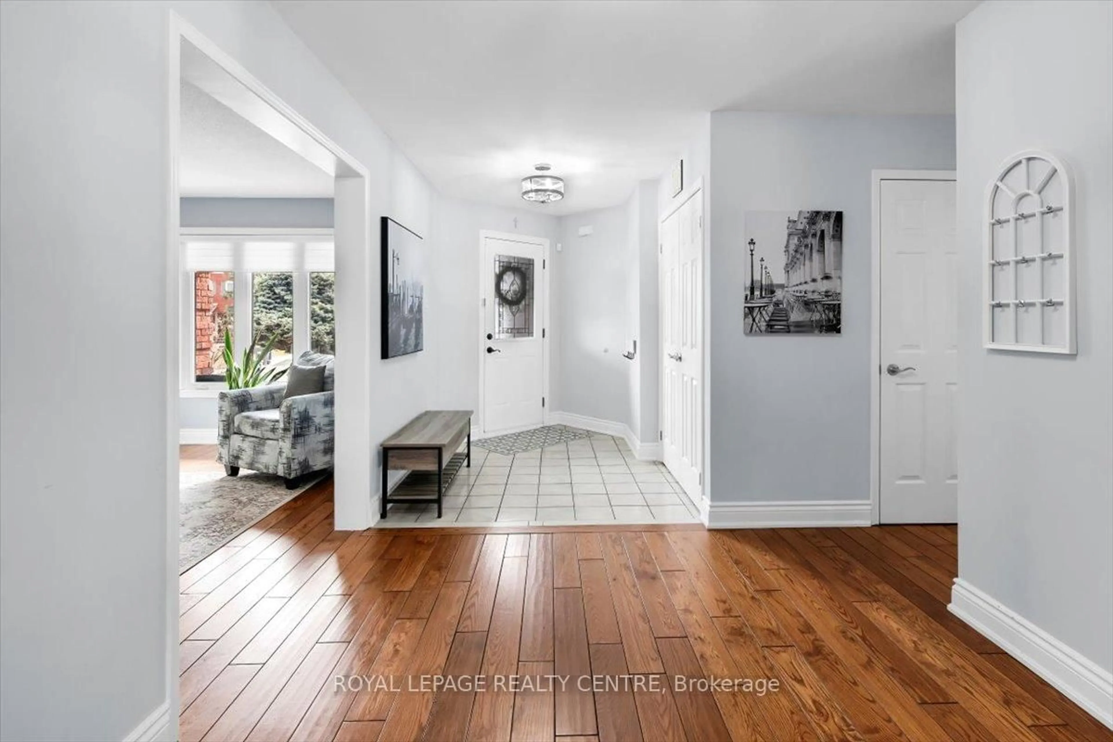 Indoor entryway for 3135 Orleans Rd, Mississauga Ontario L5L 5L4