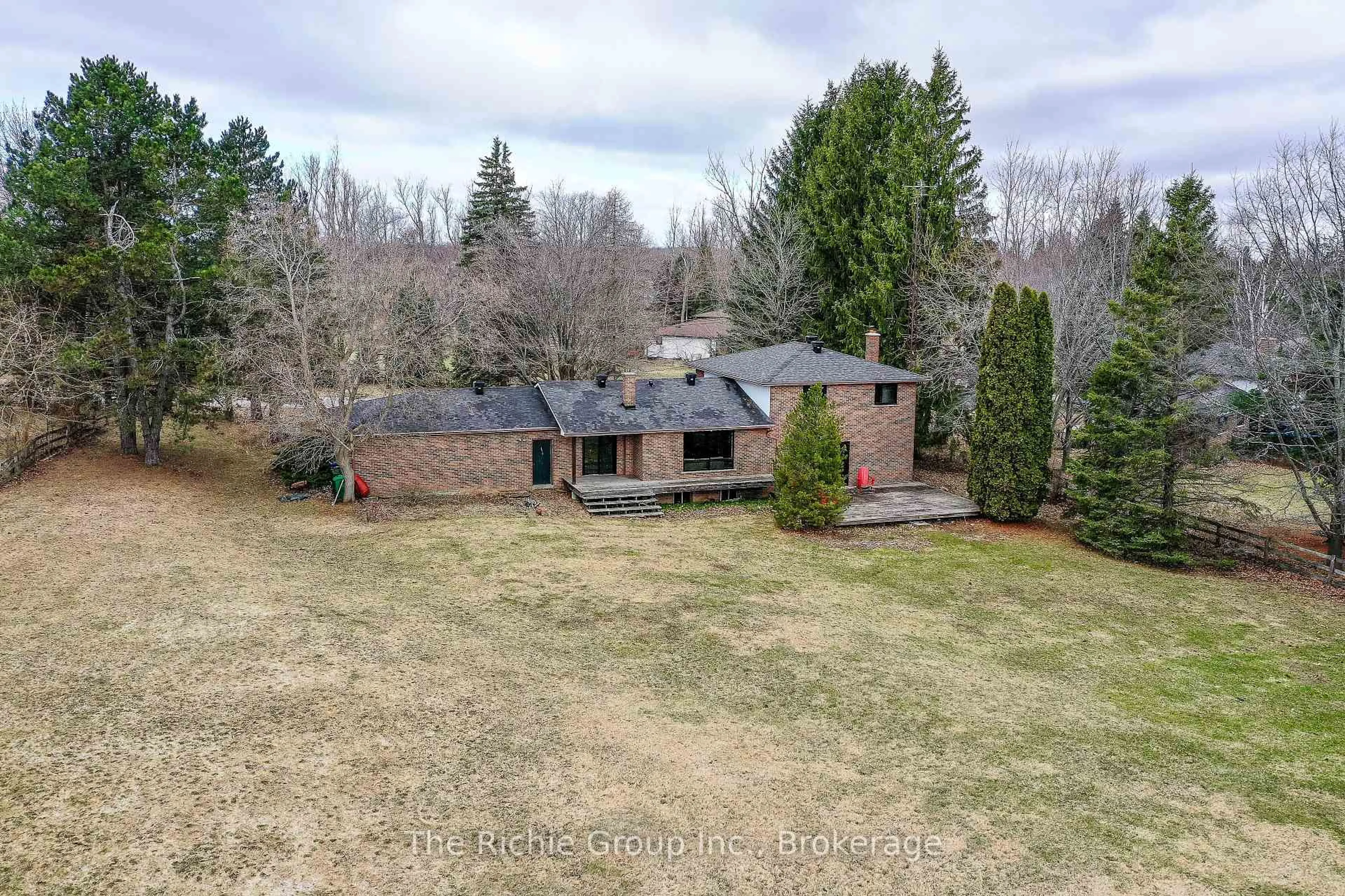 A pic from outside/outdoor area/front of a property/back of a property/a pic from drone, unknown for 9 Mill View Crt, Caledon Ontario L7K 2N4