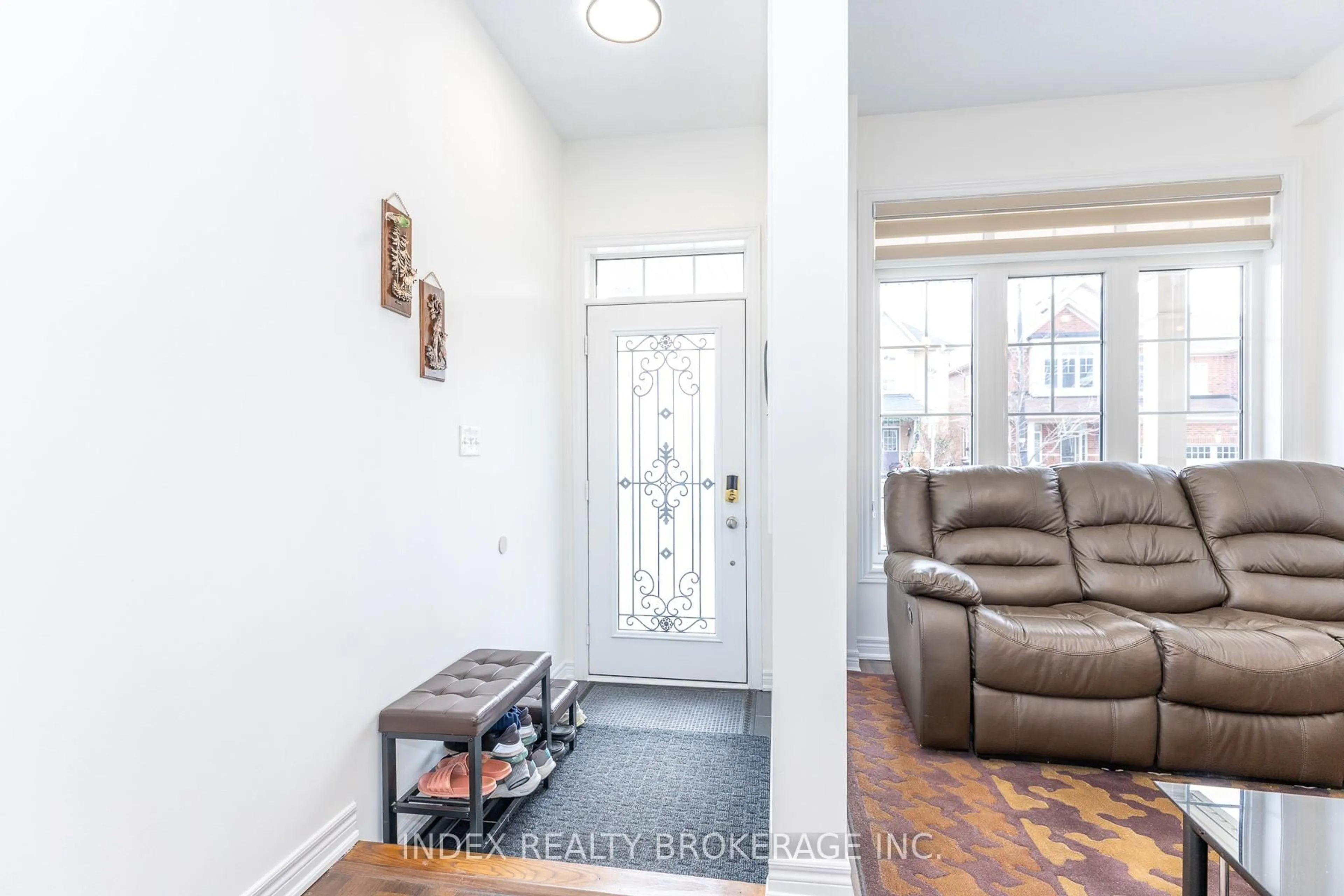 Indoor entryway for 12 Fitzgibson St, Brampton Ontario L6Y 5Y5