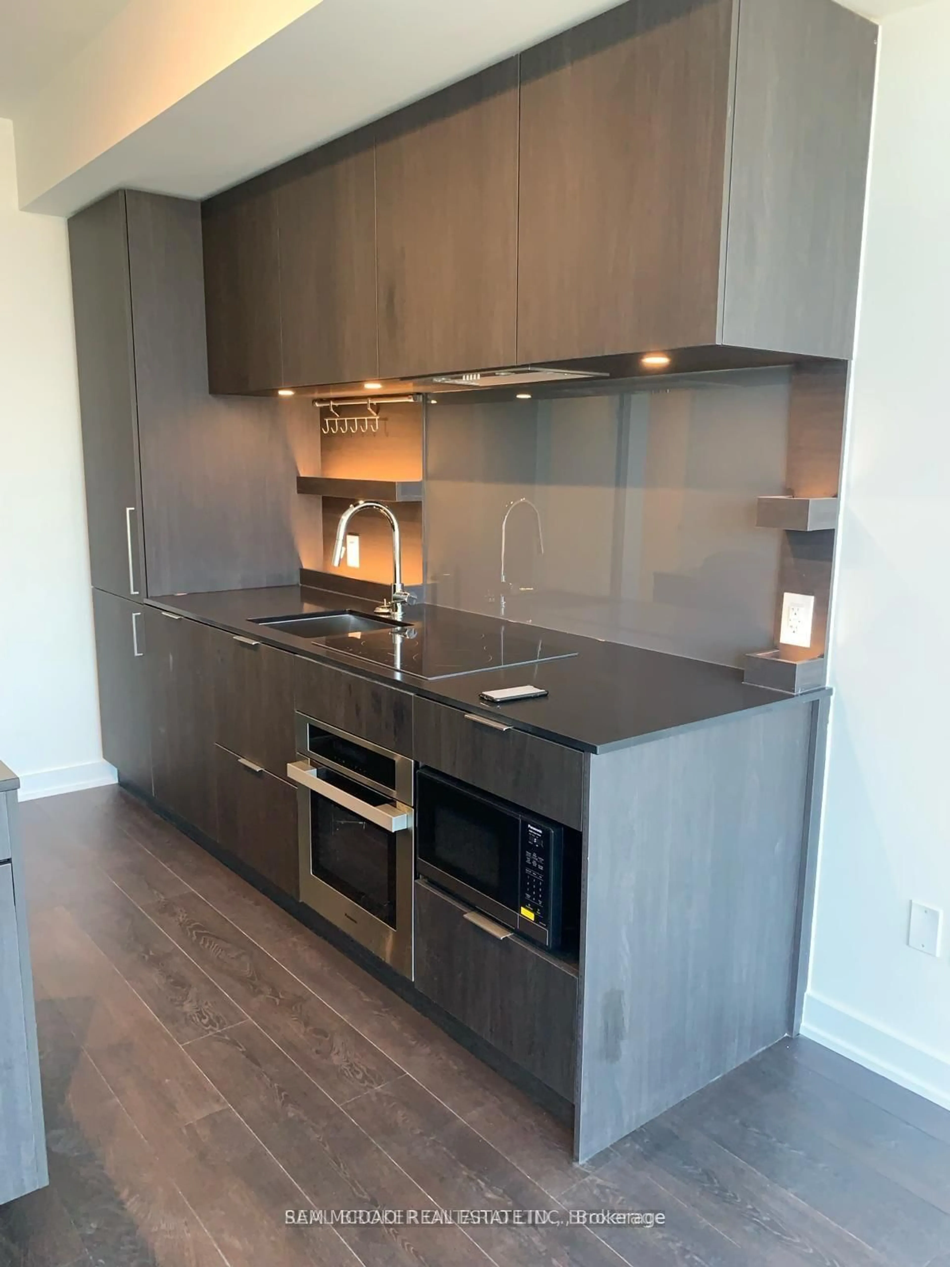 Unknown for 28 Ann St #301, Mississauga Ontario L5G 0E1