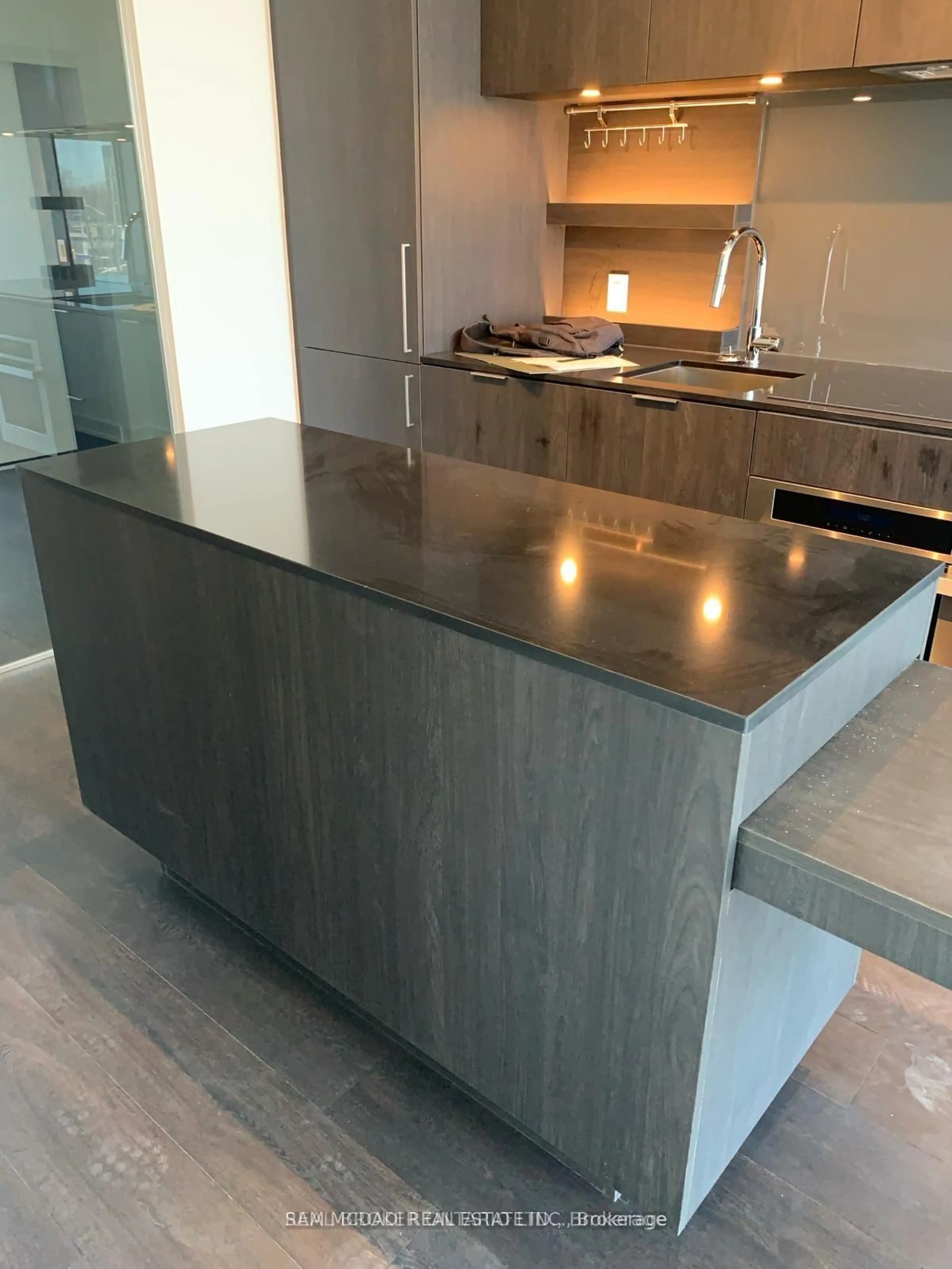 Contemporary kitchen, unknown for 28 Ann St #301, Mississauga Ontario L5G 0E1