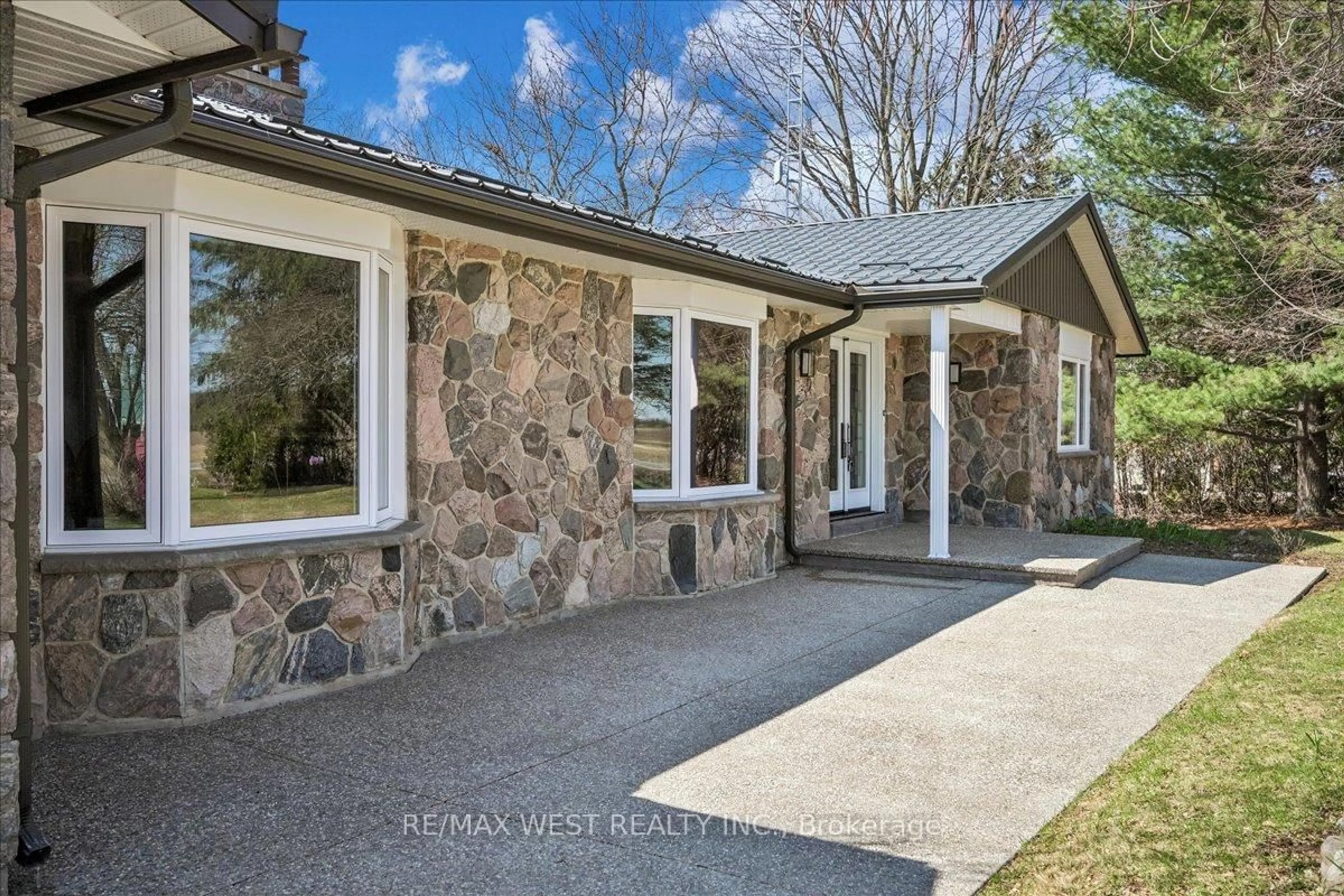 Unknown for 8438 Ninth Line, Halton Hills Ontario L0P 1K0