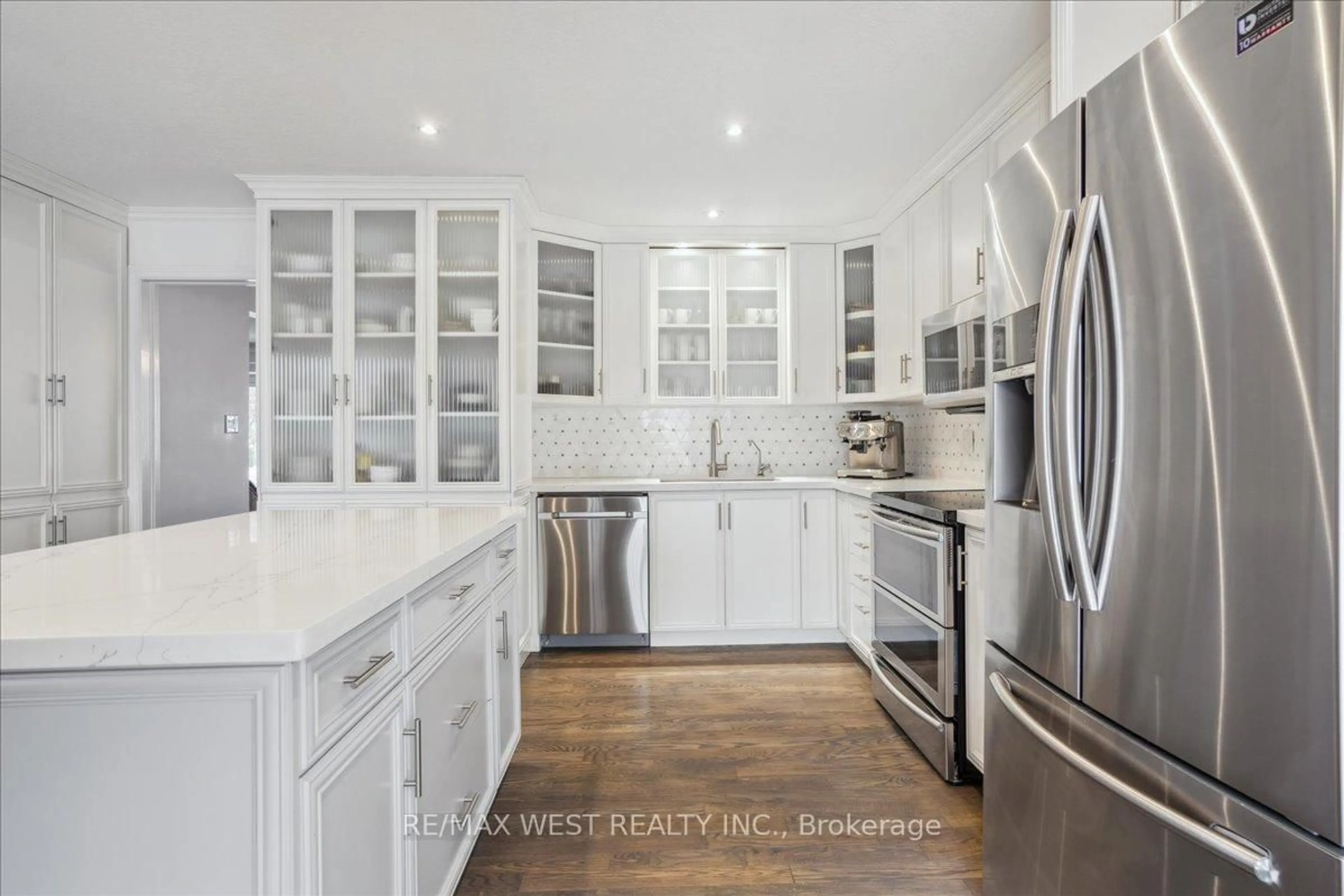 Open concept kitchen, unknown for 8438 Ninth Line, Halton Hills Ontario L0P 1K0
