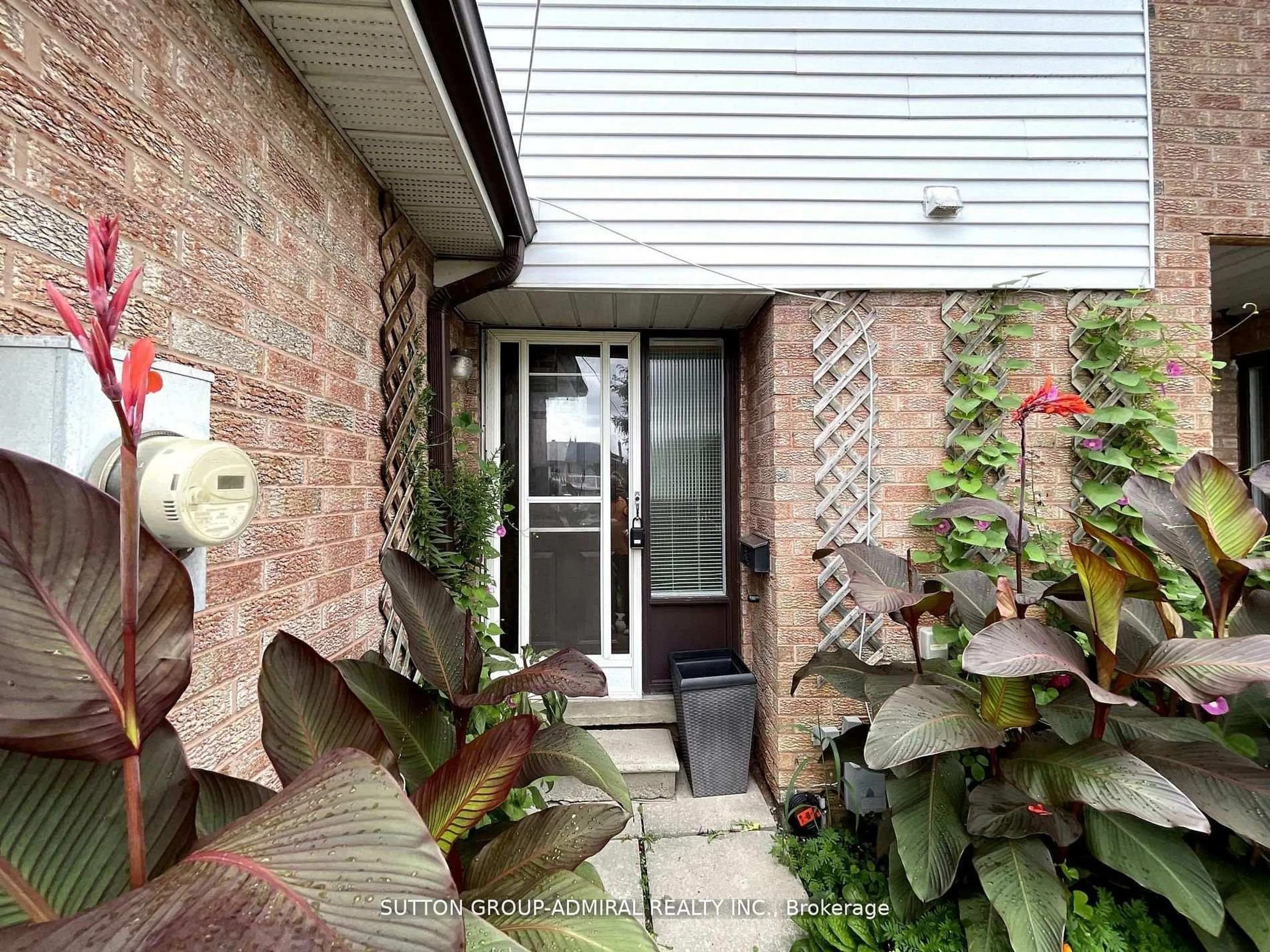 Indoor entryway for 3980 Bishopstoke Lane, Mississauga Ontario L4Z 1J2