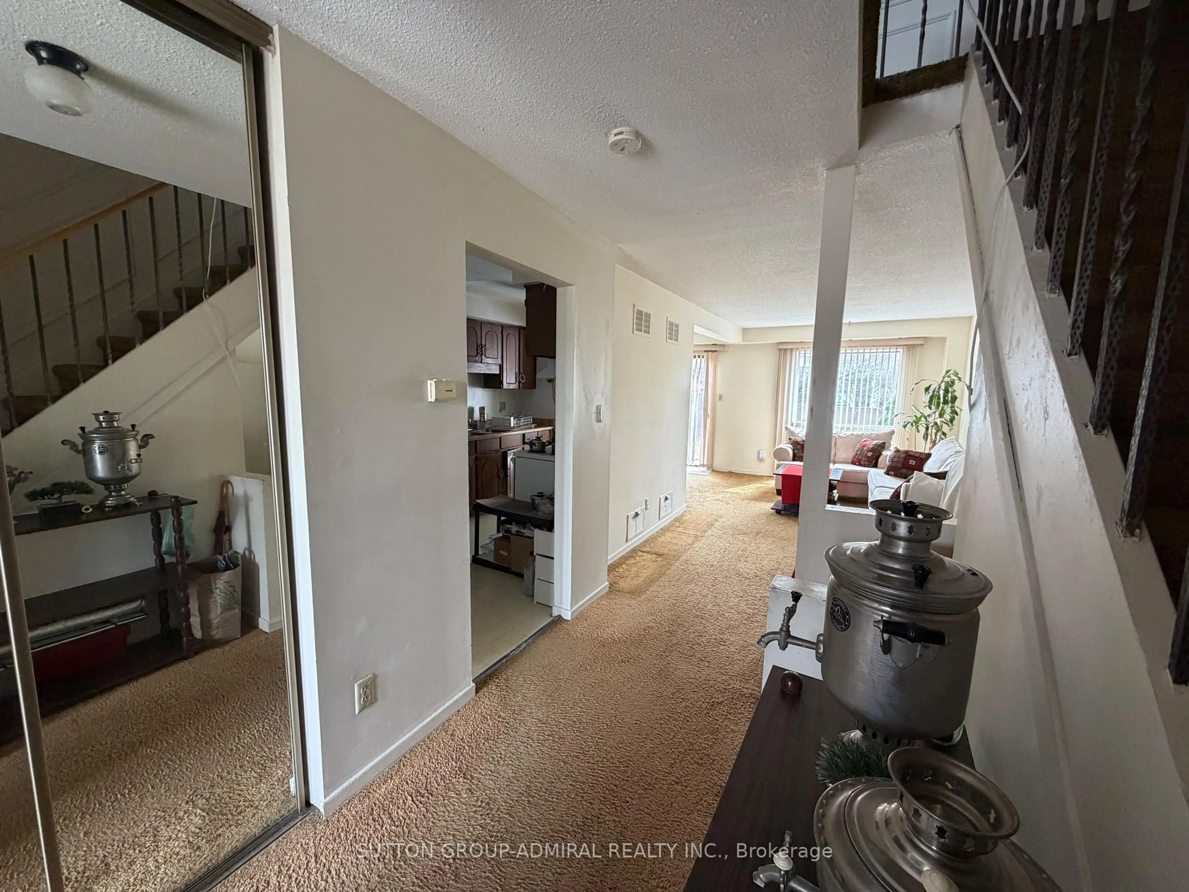 Indoor foyer for 3980 Bishopstoke Lane, Mississauga Ontario L4Z 1J2