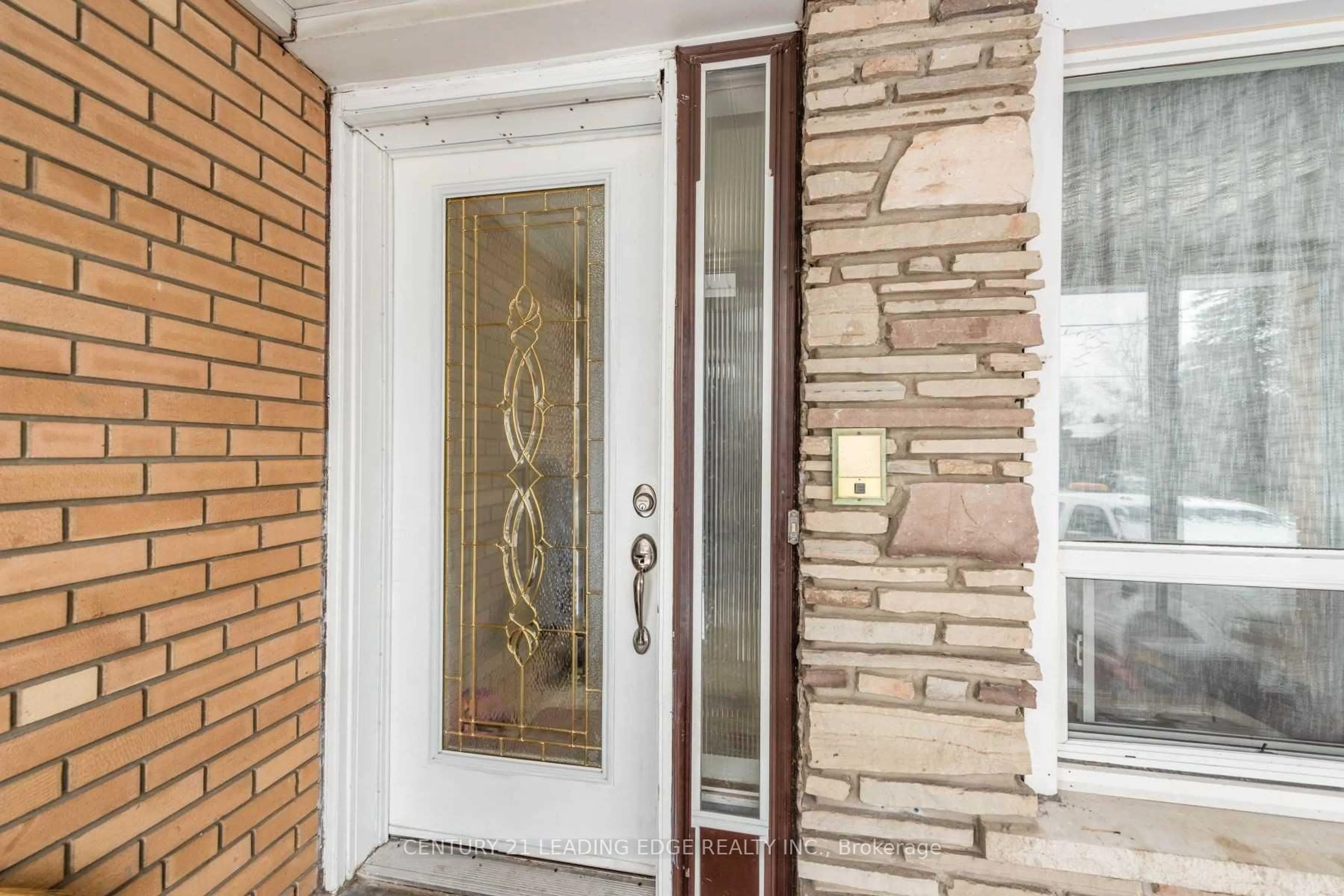 Indoor entryway for 213 Grandravine Dr, Toronto Ontario M3J 1B9