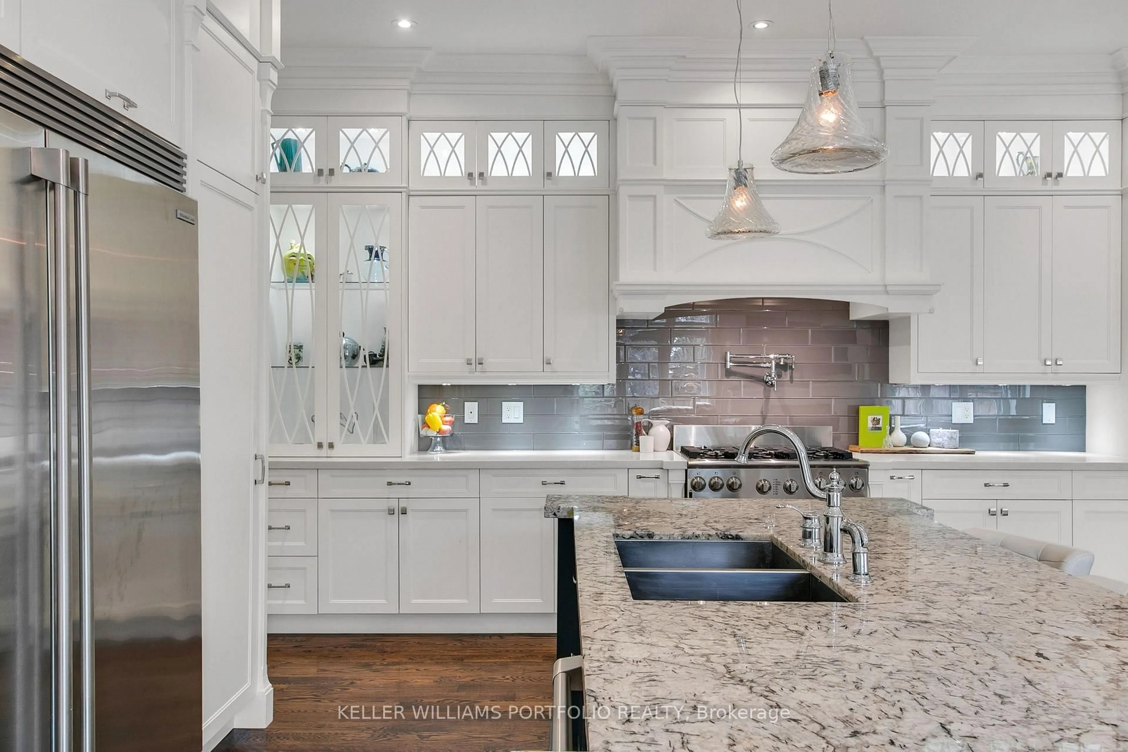 Contemporary kitchen, ceramic/tile floor for 92 Pinetree Way, Mississauga Ontario L5G 2R1