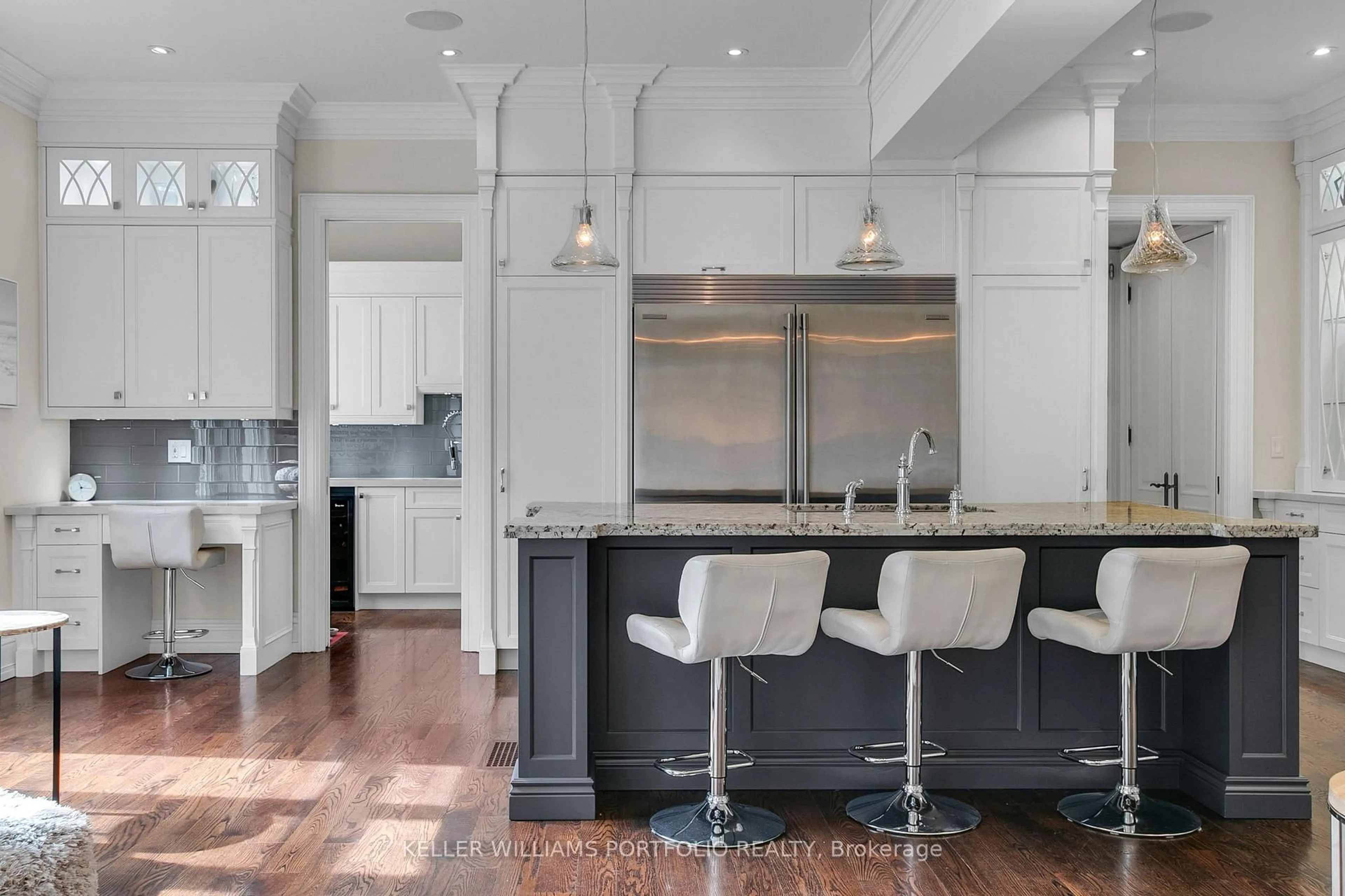 Open concept kitchen, ceramic/tile floor for 92 Pinetree Way, Mississauga Ontario L5G 2R1