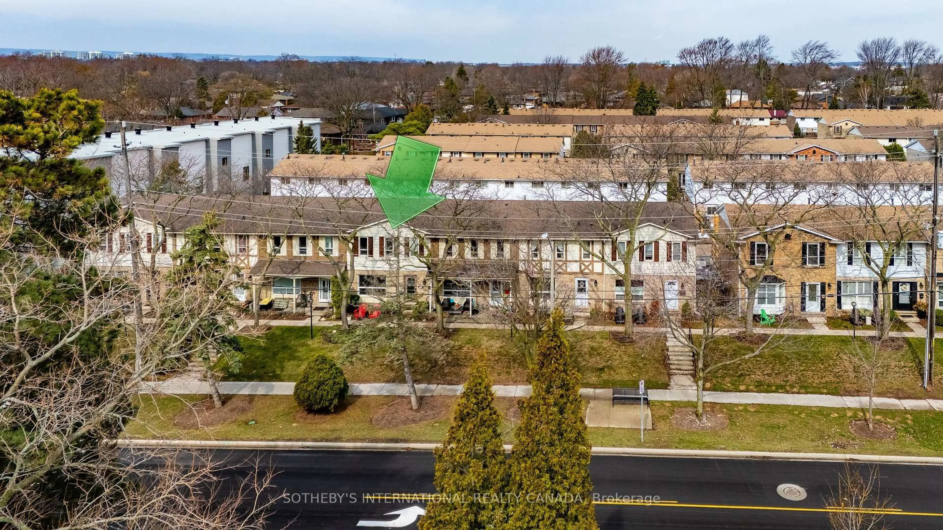 A pic from outside/outdoor area/front of a property/back of a property/a pic from drone, city buildings view from balcony for 5475 Lakeshore Rd #113, Burlington Ontario L7L 1E1