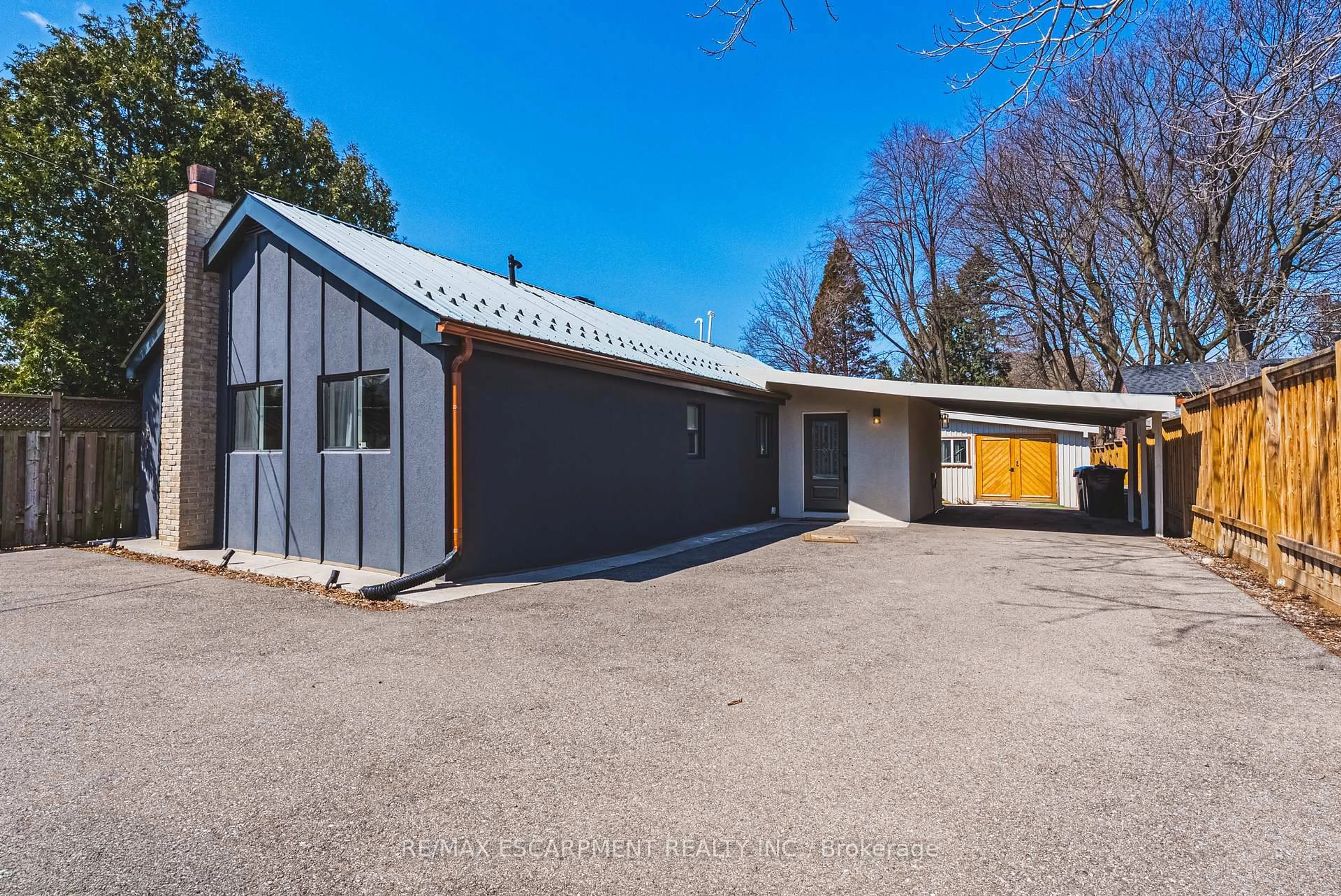 Unknown for 121 Paisley Blvd, Mississauga Ontario L5A 1P6