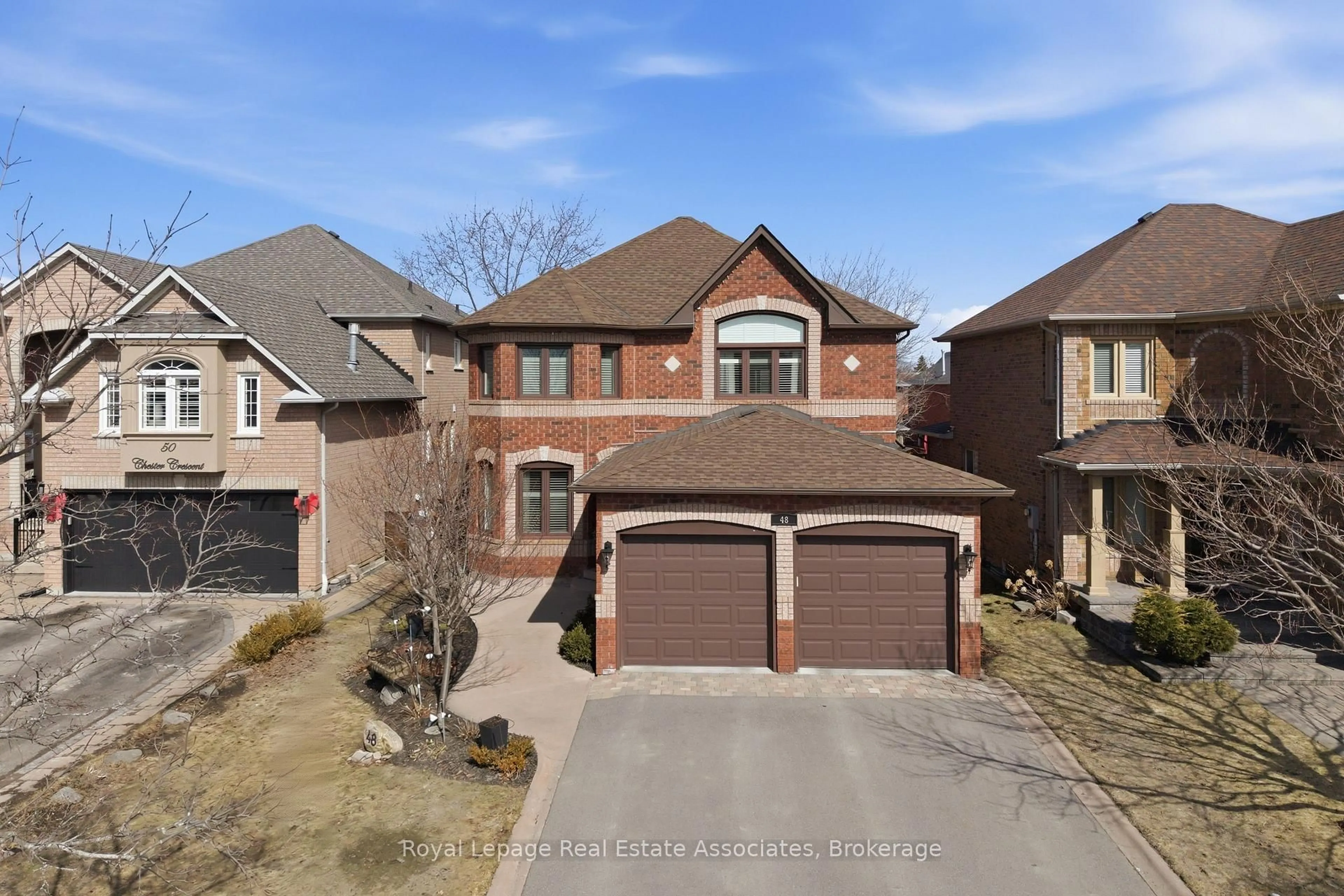 A pic from outside/outdoor area/front of a property/back of a property/a pic from drone, street for 48 Chester Cres, Halton Hills Ontario L7G 5W5