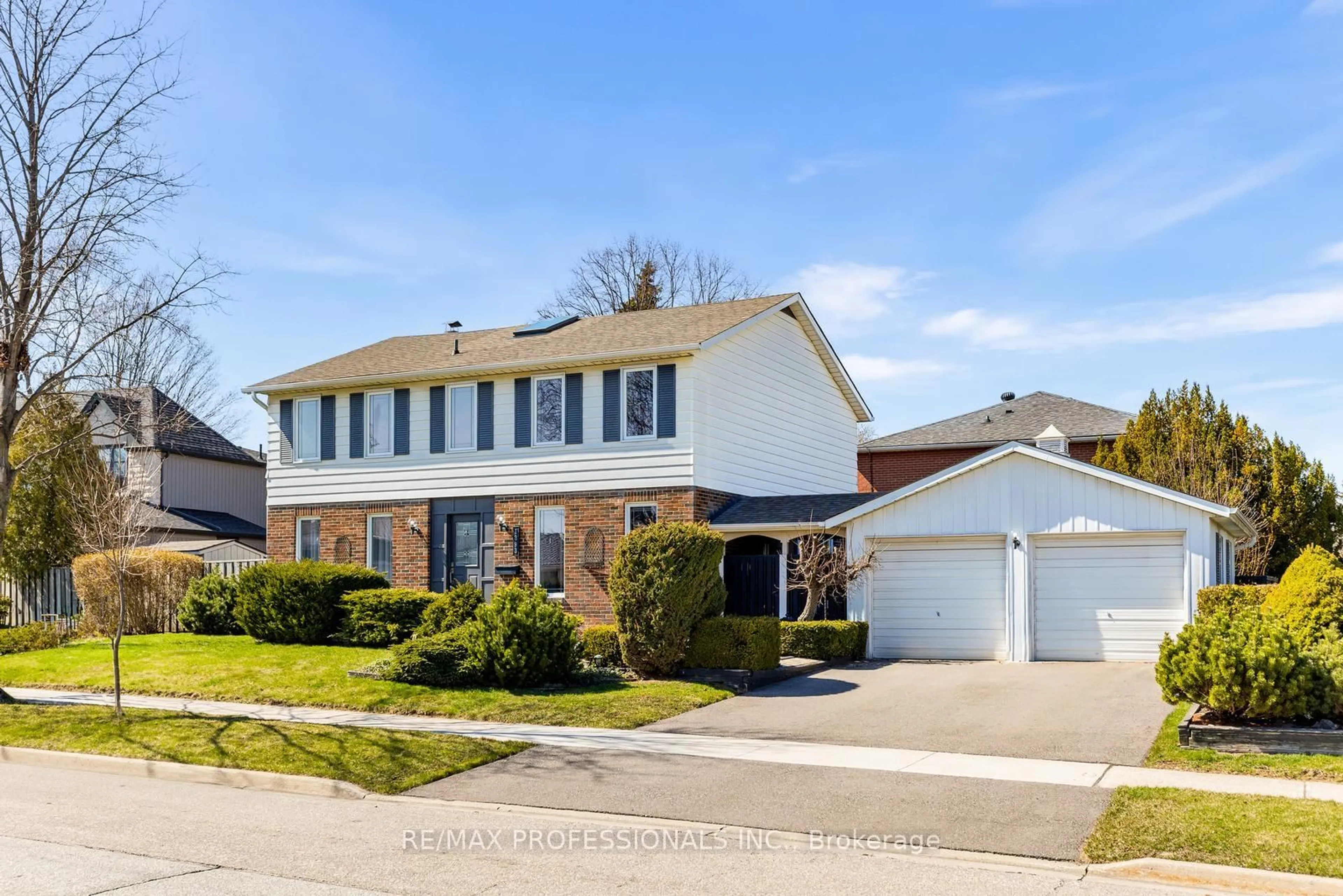 Home with brick exterior material, street for 1893 Stonepath Cres, Mississauga Ontario L4X 1Y1
