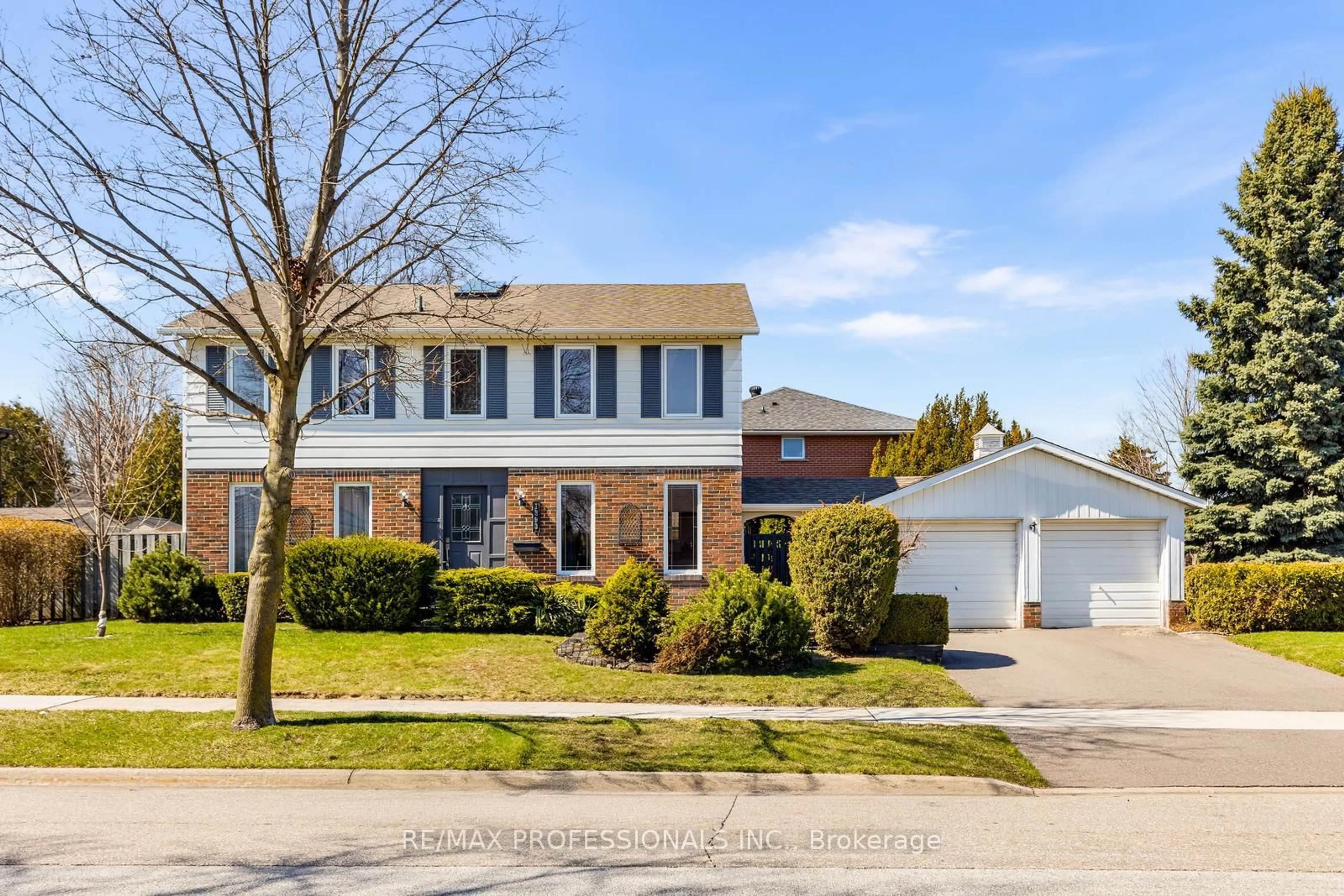 Home with brick exterior material, street for 1893 Stonepath Cres, Mississauga Ontario L4X 1Y1