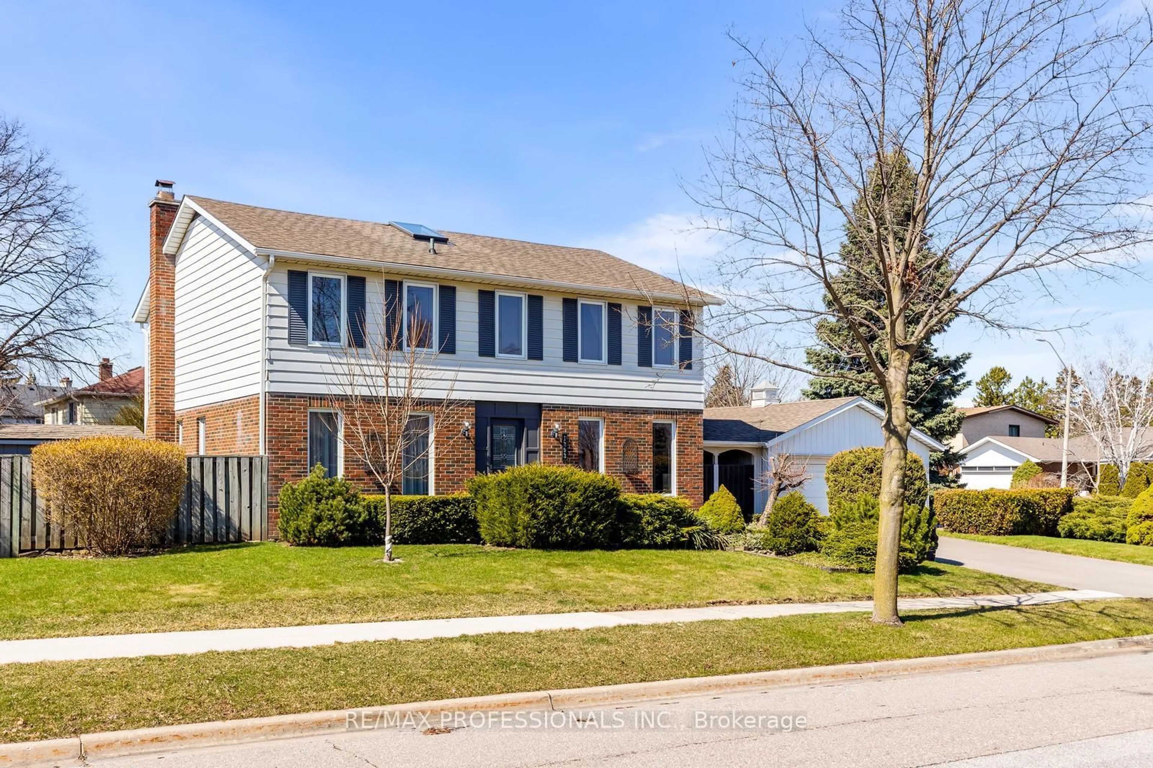 Home with brick exterior material, street for 1893 Stonepath Cres, Mississauga Ontario L4X 1Y1